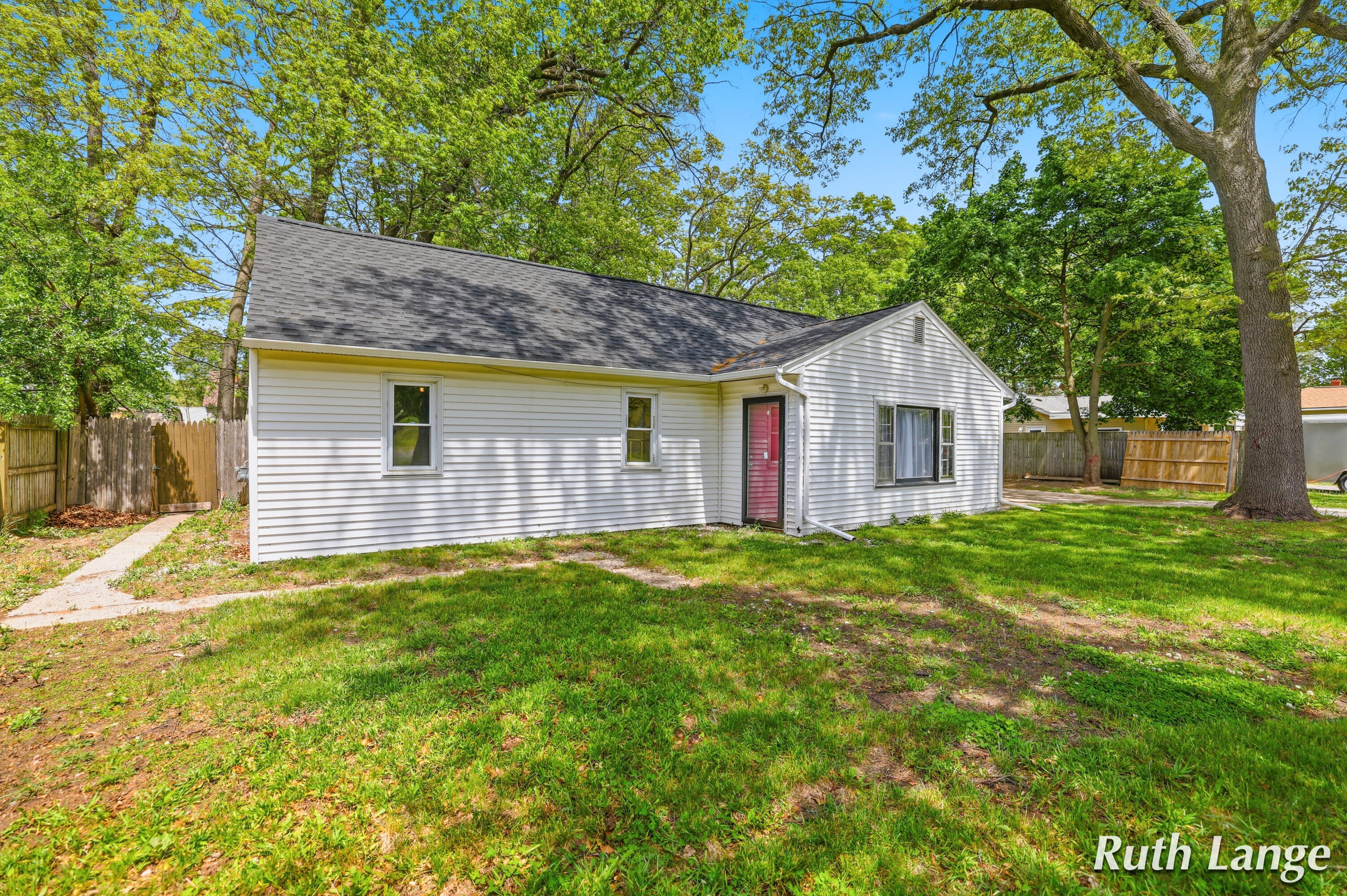 1640 Mclaughlin Avenue Muskegon MI 49442