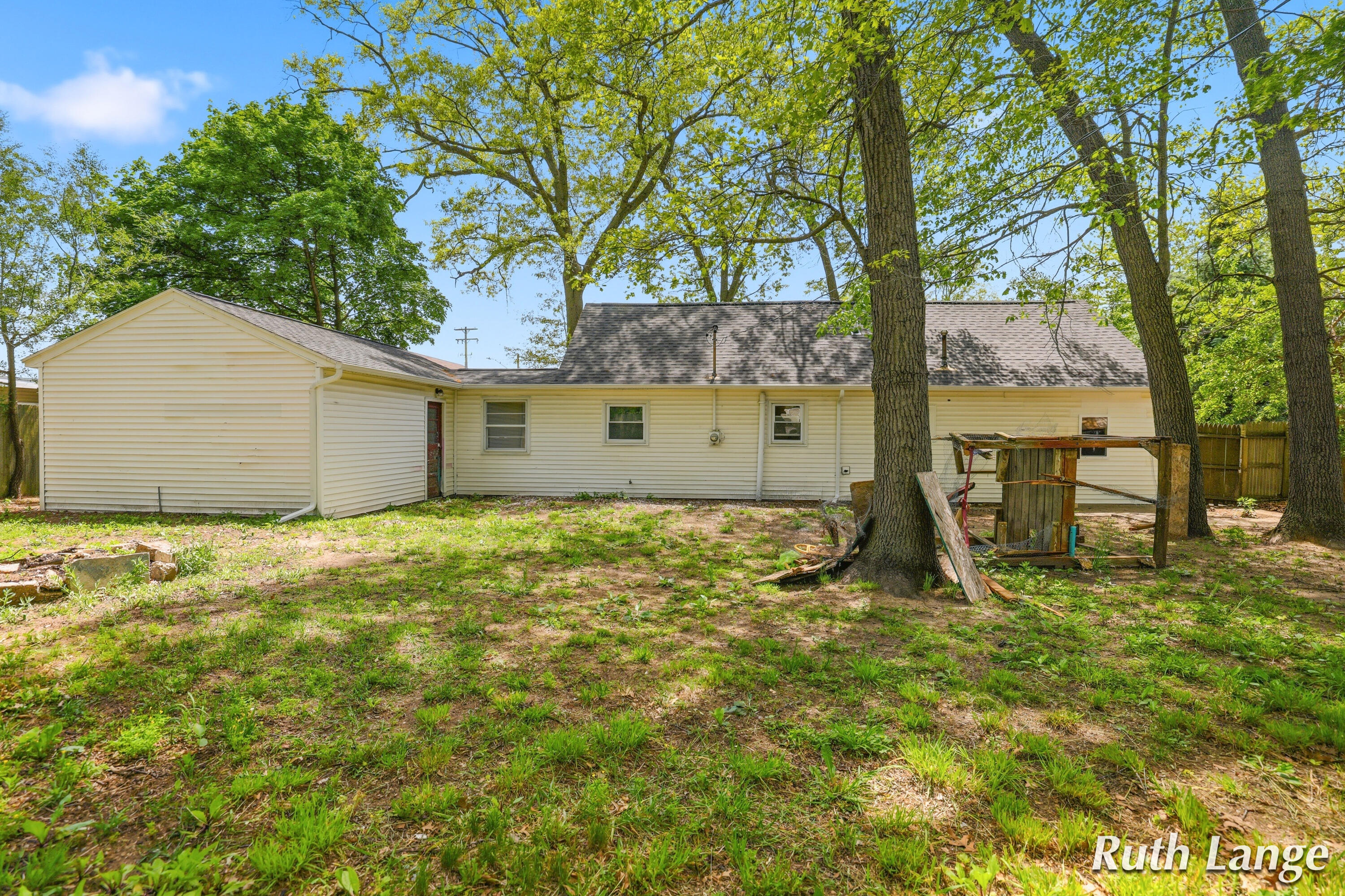 1640 Mclaughlin Avenue Muskegon MI 49442