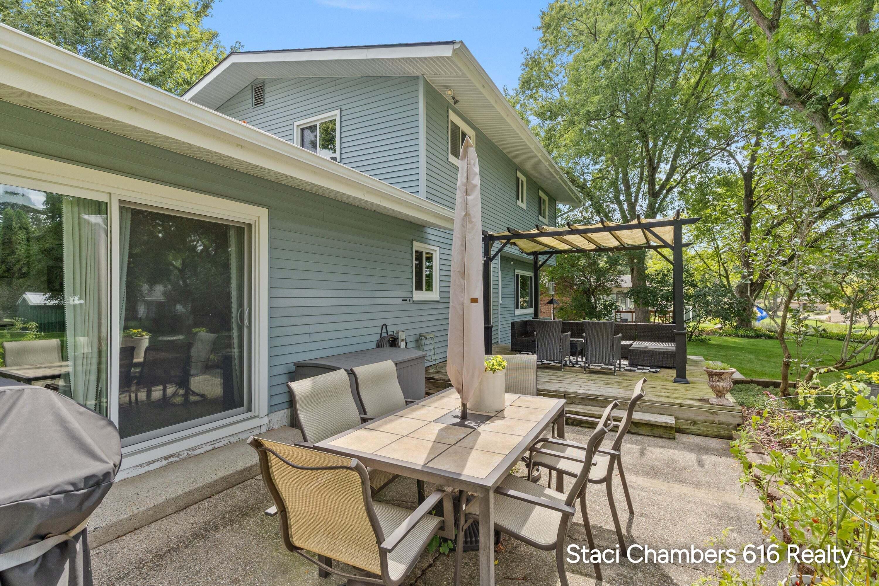 6129 Meadowlark Street NE Rockford MI 49341