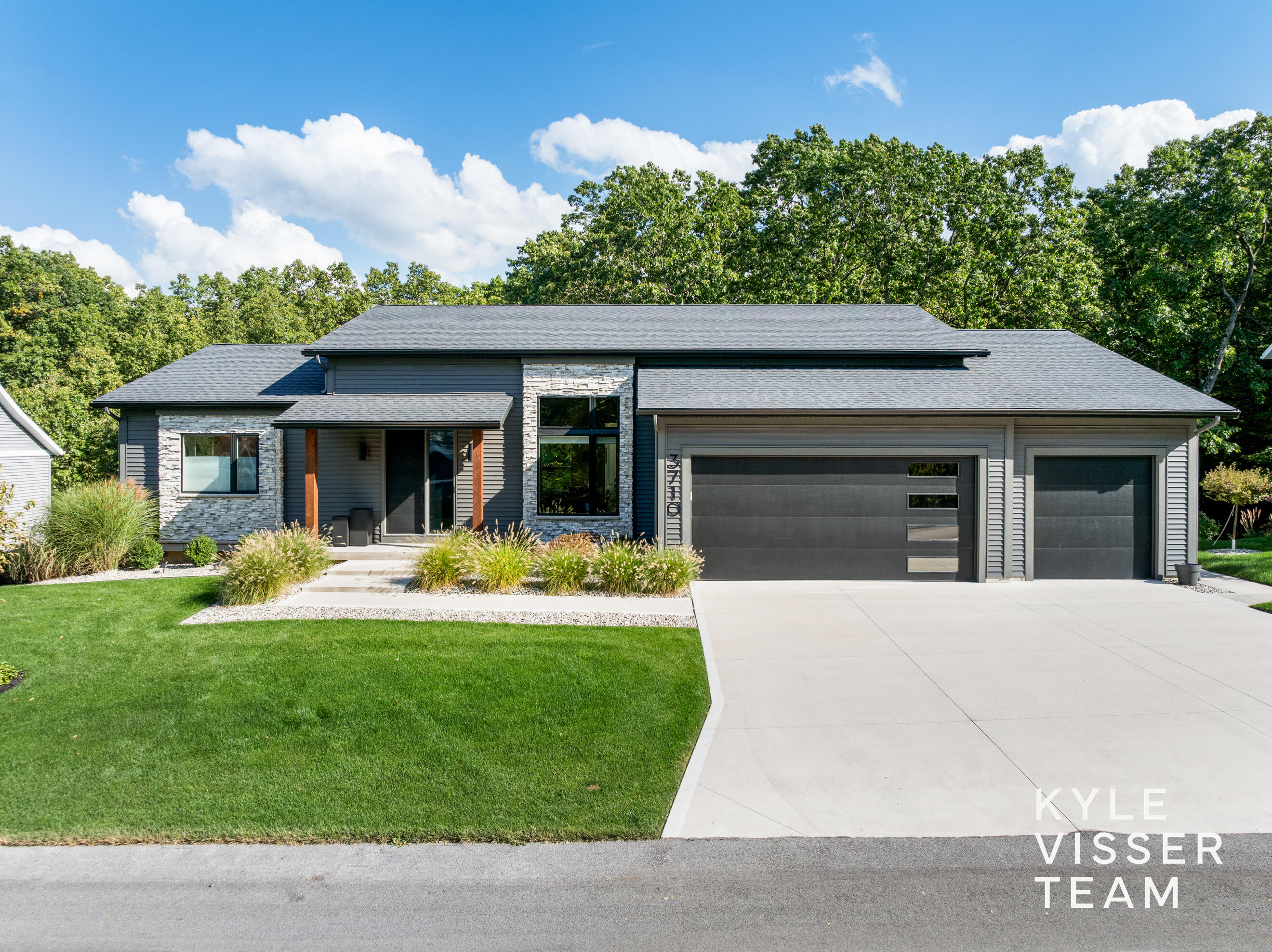 3710 Siebers Lane NE Grand Rapids MI 49525