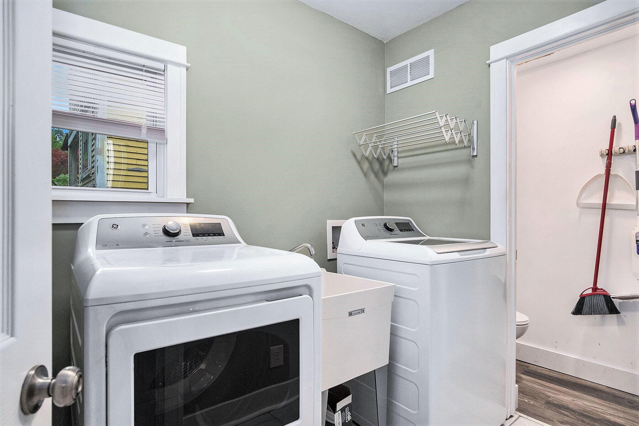 940 Eastern Avenue SE Grand Rapids MI 49507