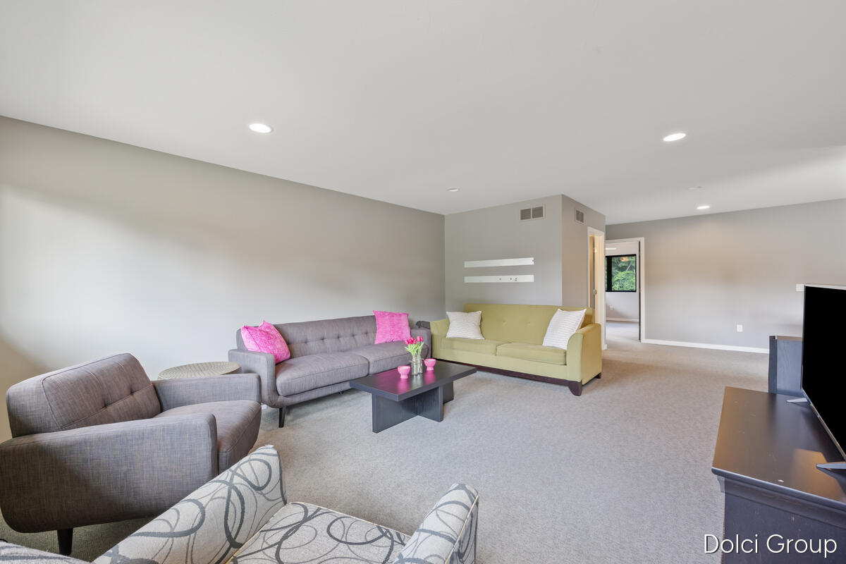 1978 Oak Hollow Road NW Grand Rapids MI 49504