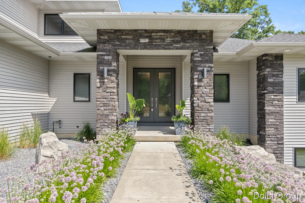 1978 Oak Hollow Road NW Grand Rapids MI 49504