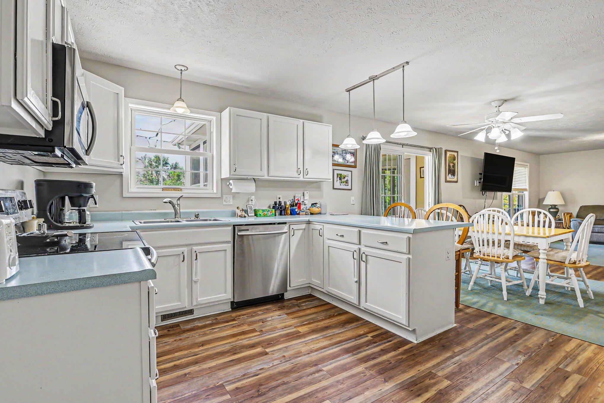 22680 Davis Lake Street Edwardsburg MI 49112
