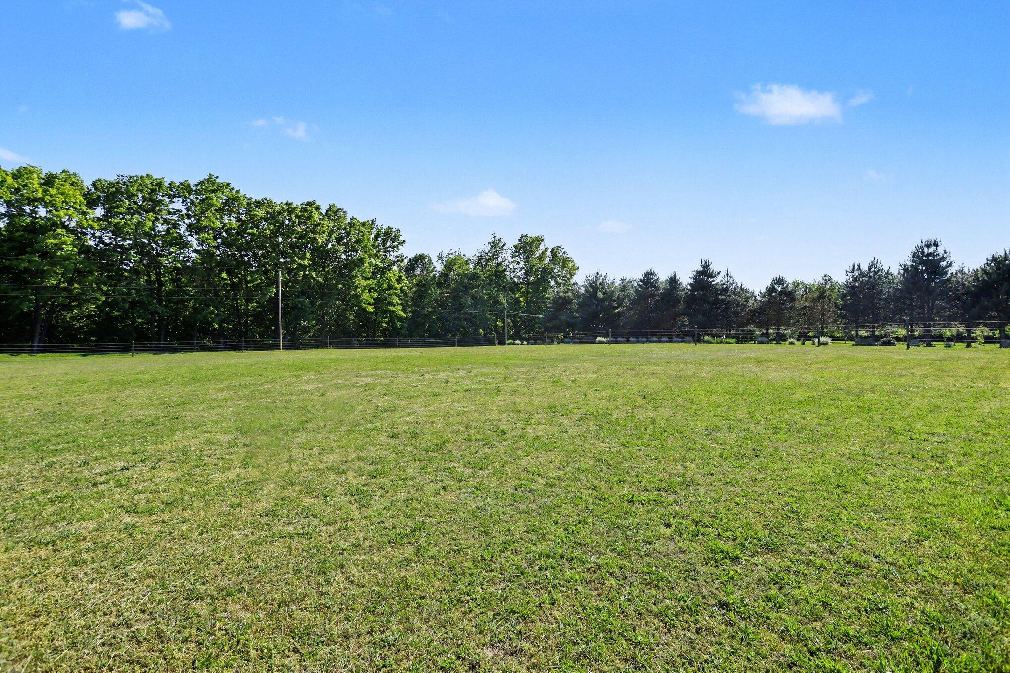 22680 Davis Lake Street Edwardsburg MI 49112