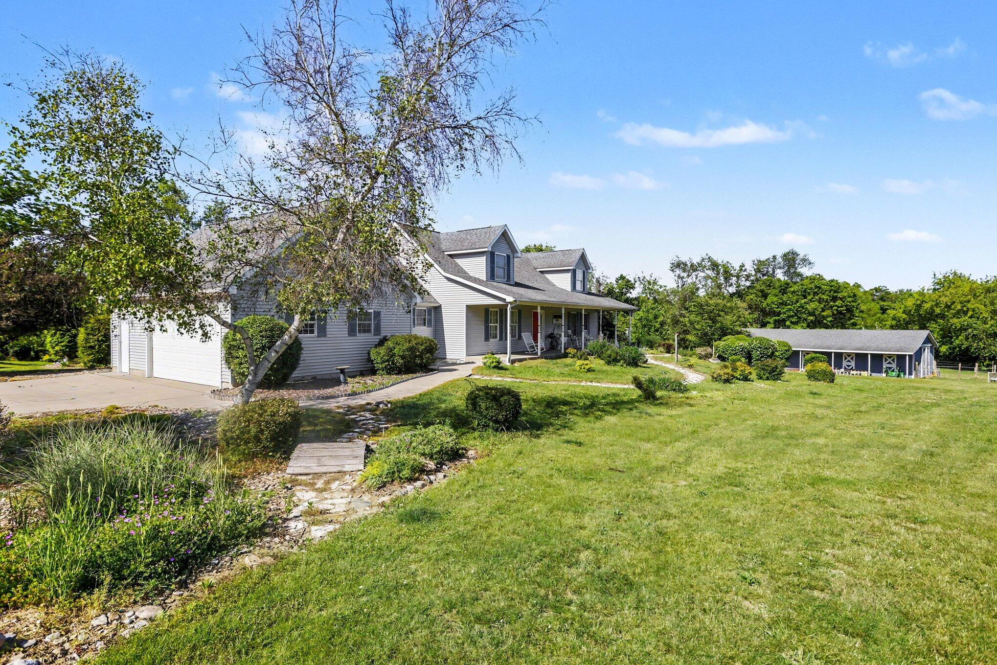 22680 Davis Lake Street Edwardsburg MI 49112