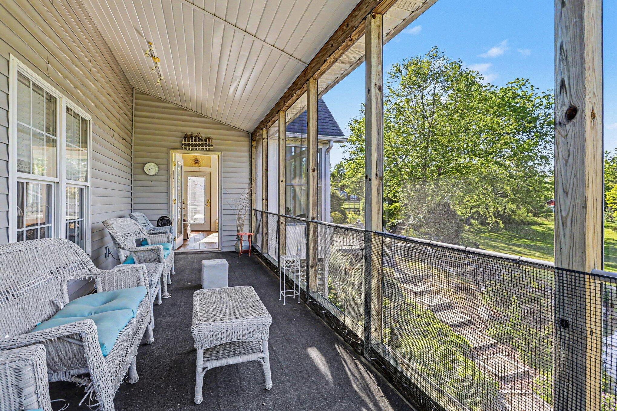 22680 Davis Lake Street Edwardsburg MI 49112