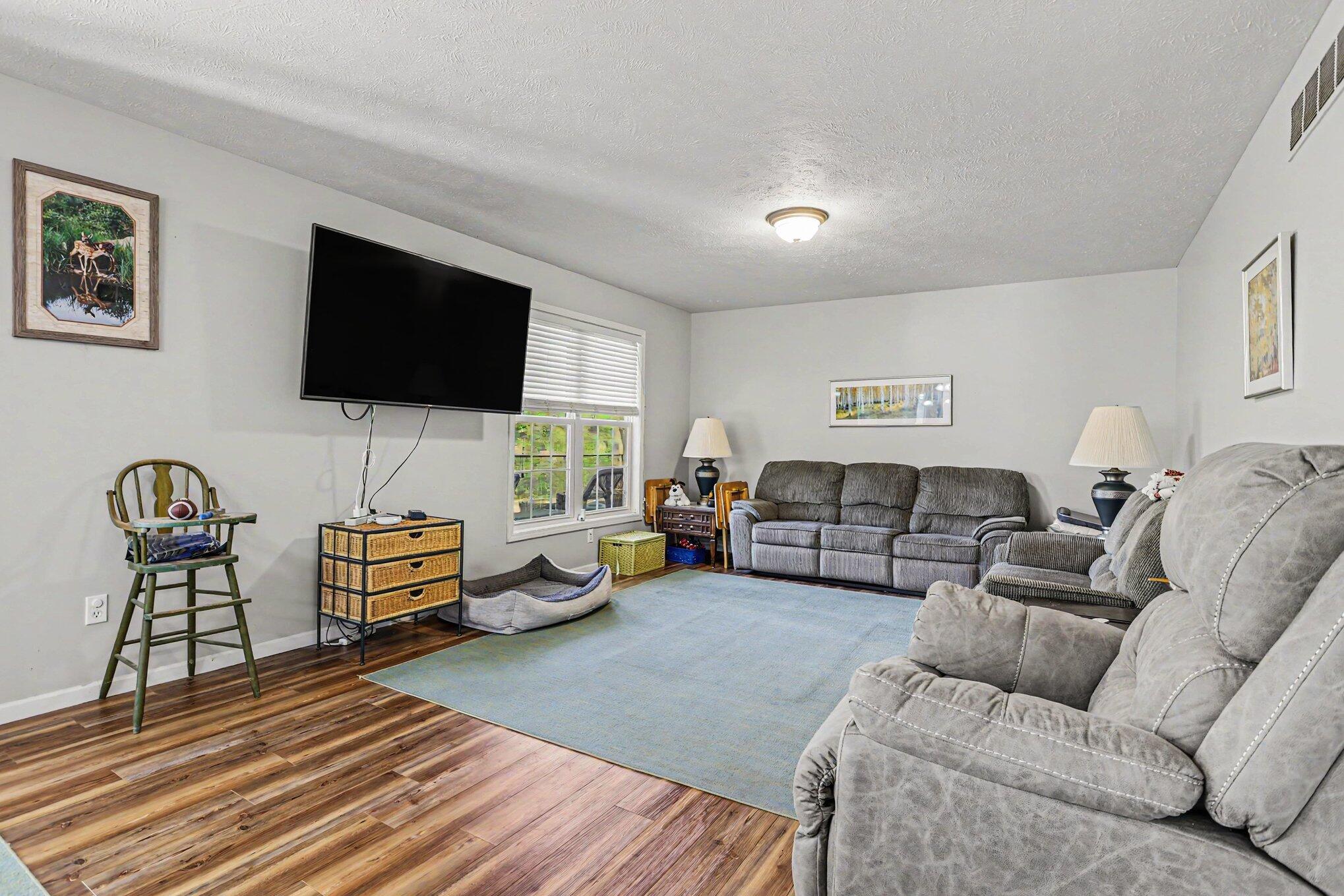22680 Davis Lake Street Edwardsburg MI 49112