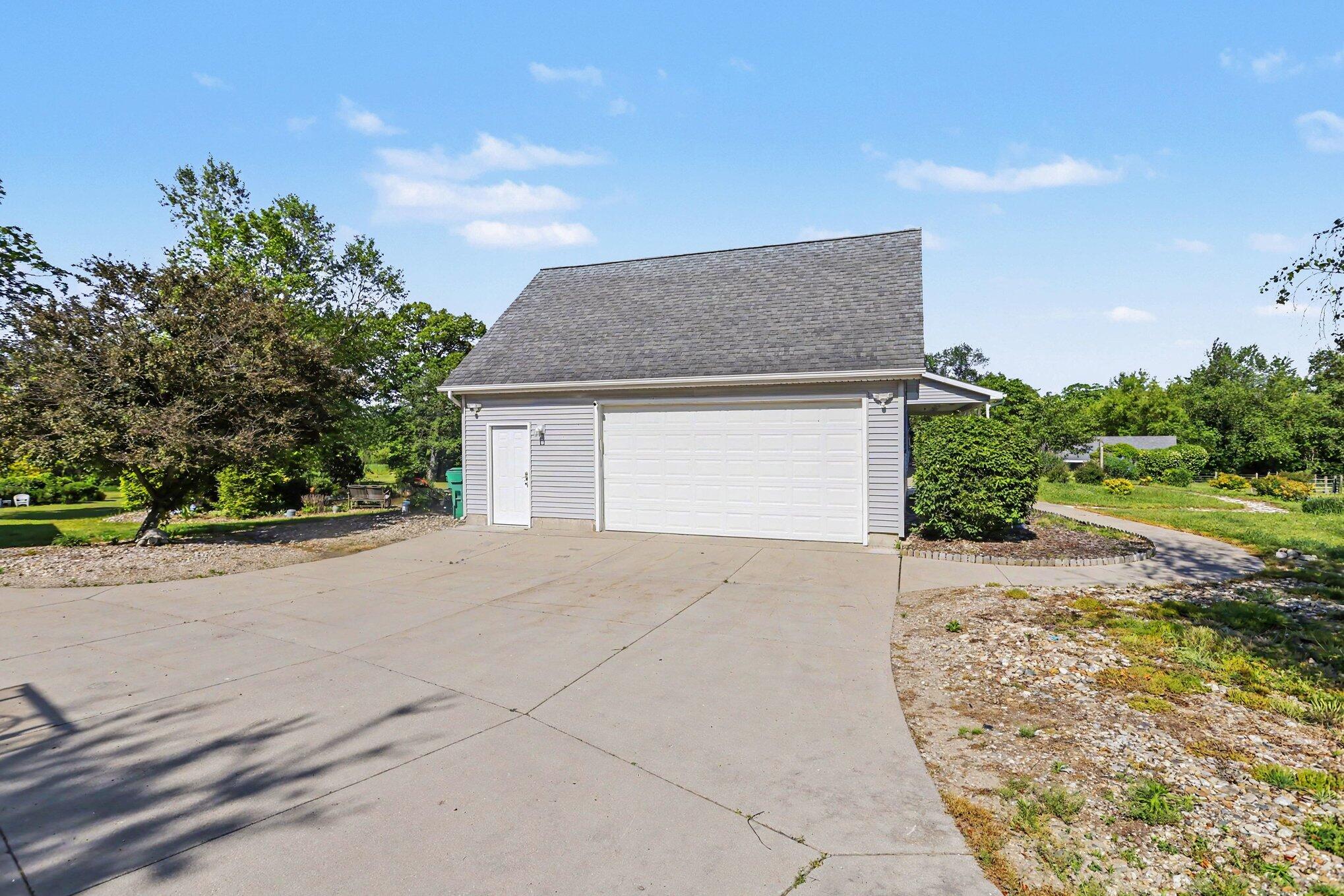 22680 Davis Lake Street Edwardsburg MI 49112