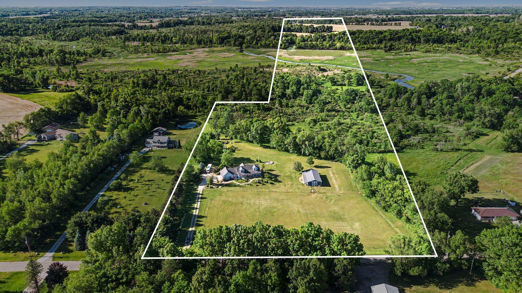 22680 Davis Lake Street Edwardsburg MI 49112
