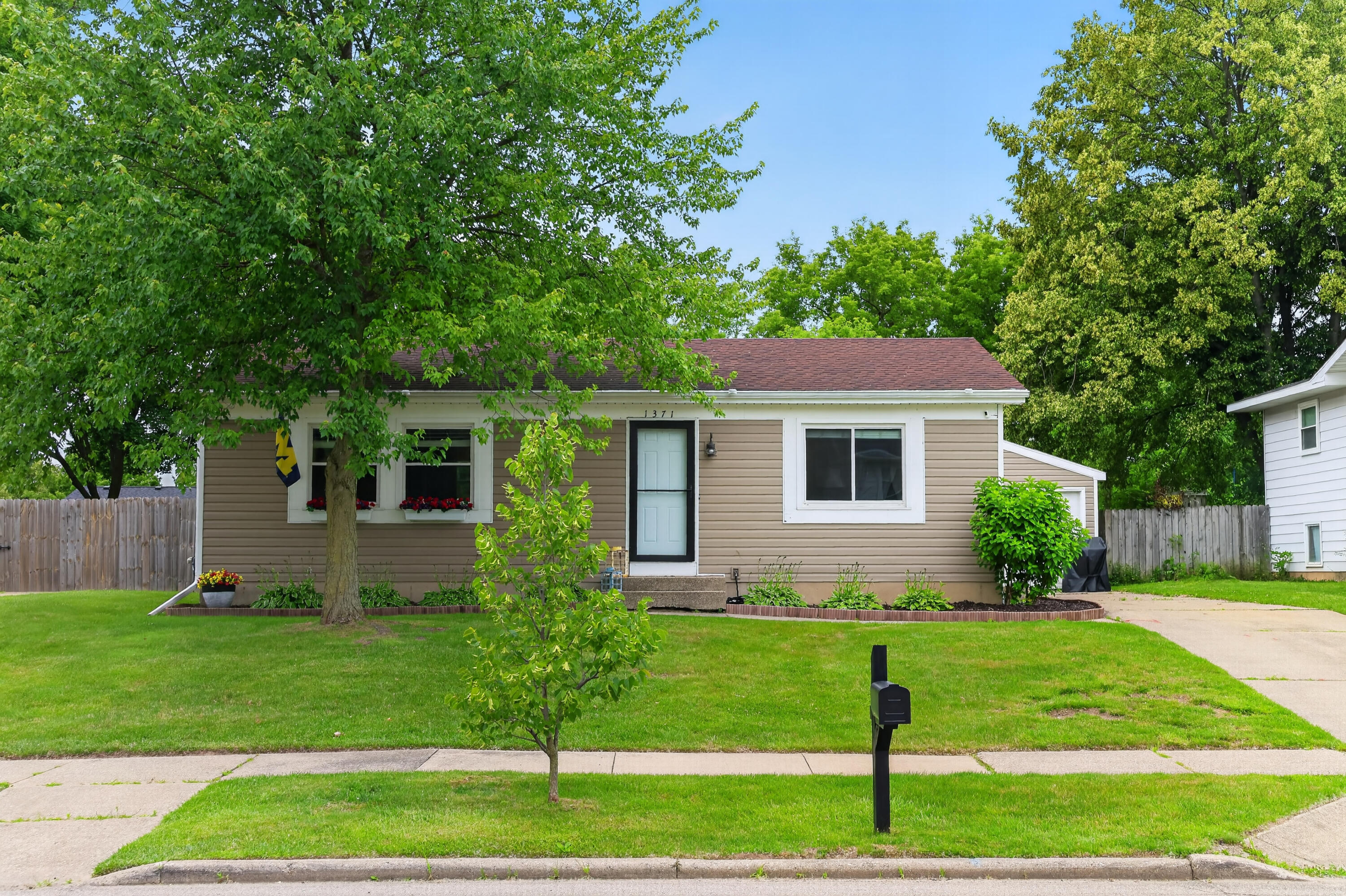 1371 Beckwith Avenue NE Grand Rapids MI 49505