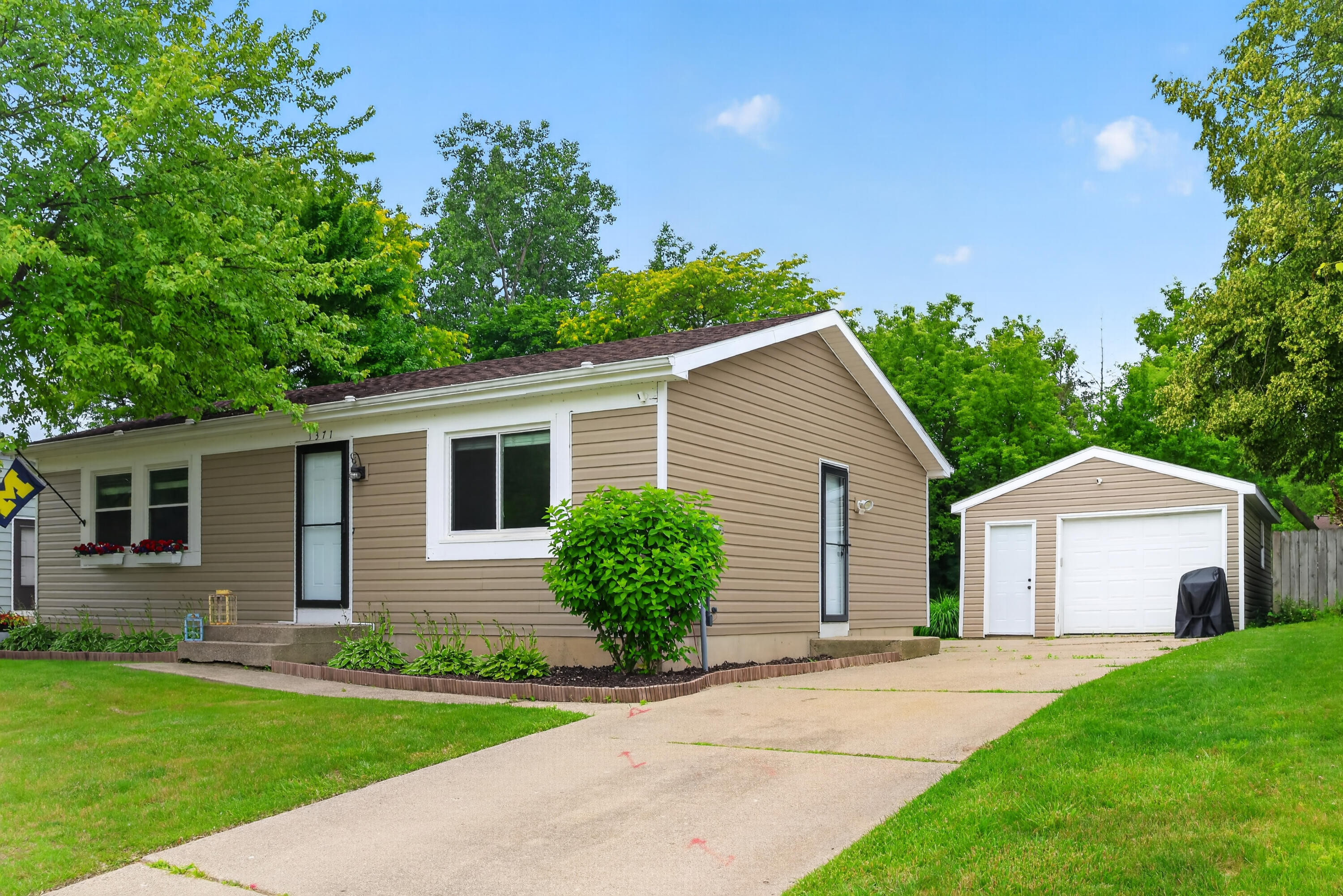 1371 Beckwith Avenue NE Grand Rapids MI 49505