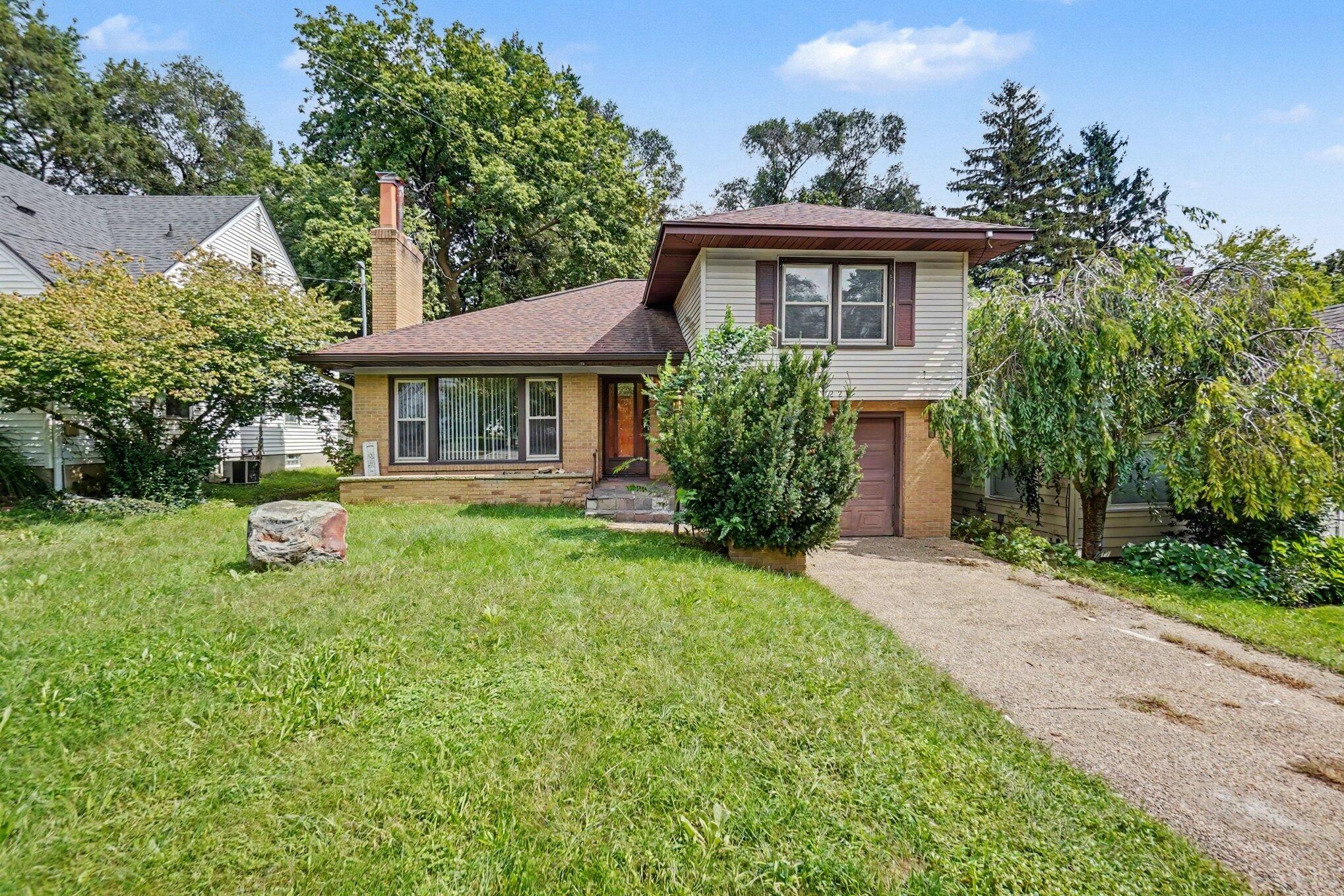1220 SE Sylvan Avenue SE Grand Rapids MI 49506