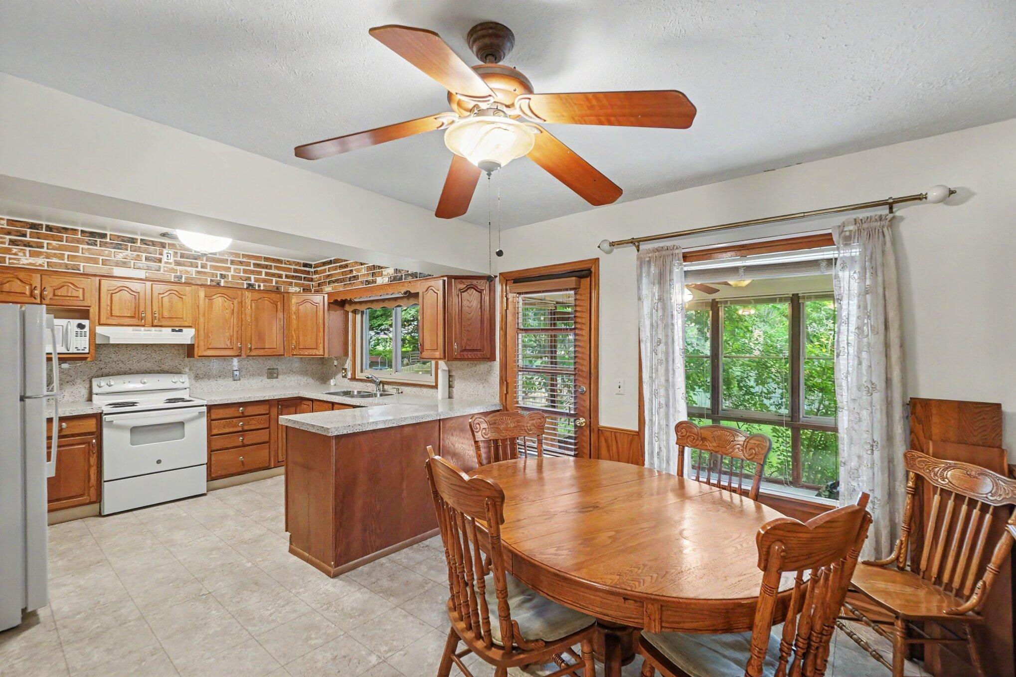 1220 SE Sylvan Avenue SE Grand Rapids MI 49506