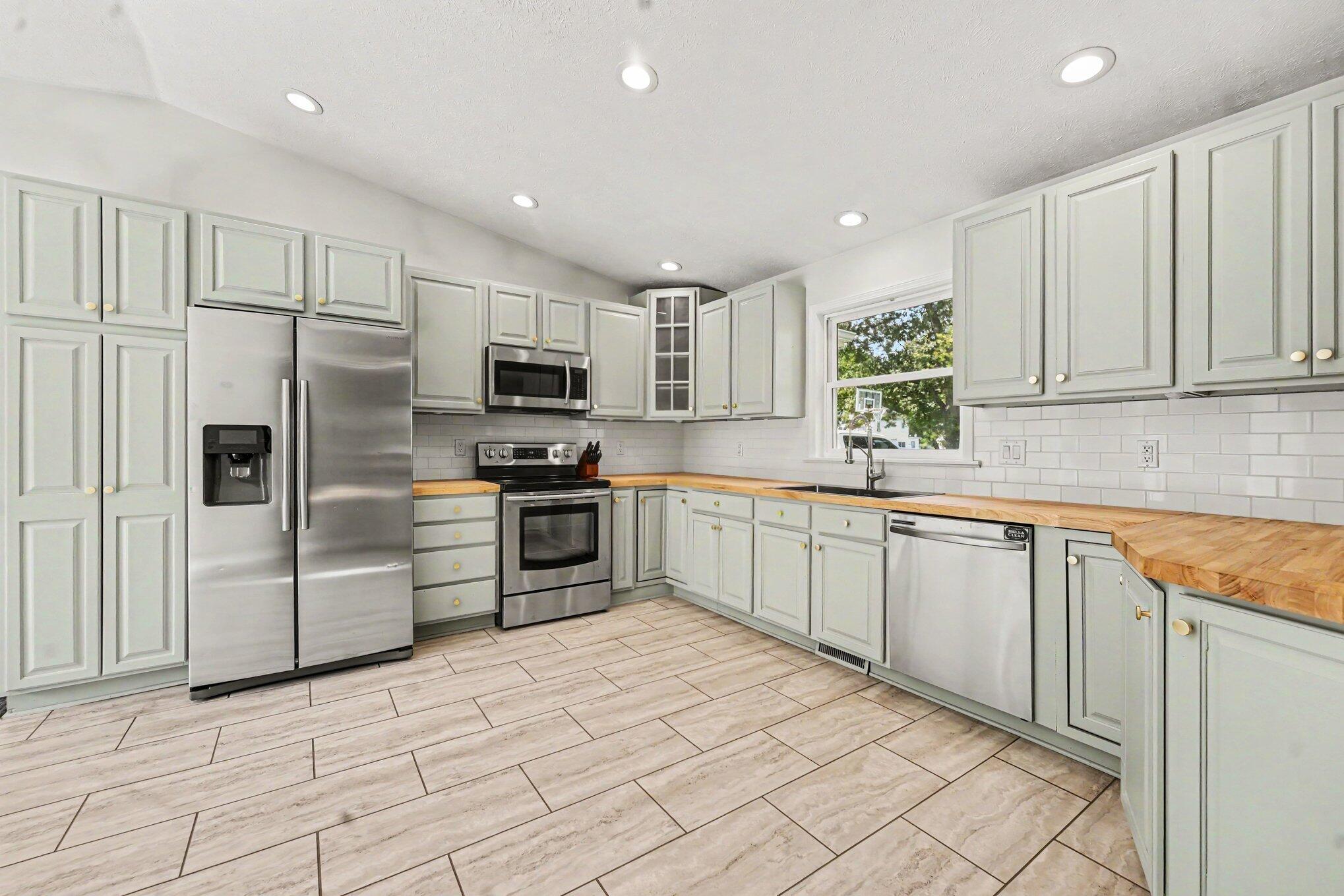 4372 Hunsberger Avenue NE Grand Rapids MI 49525