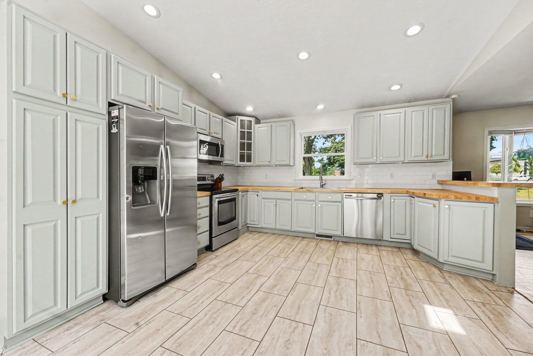 4372 Hunsberger Avenue NE Grand Rapids MI 49525