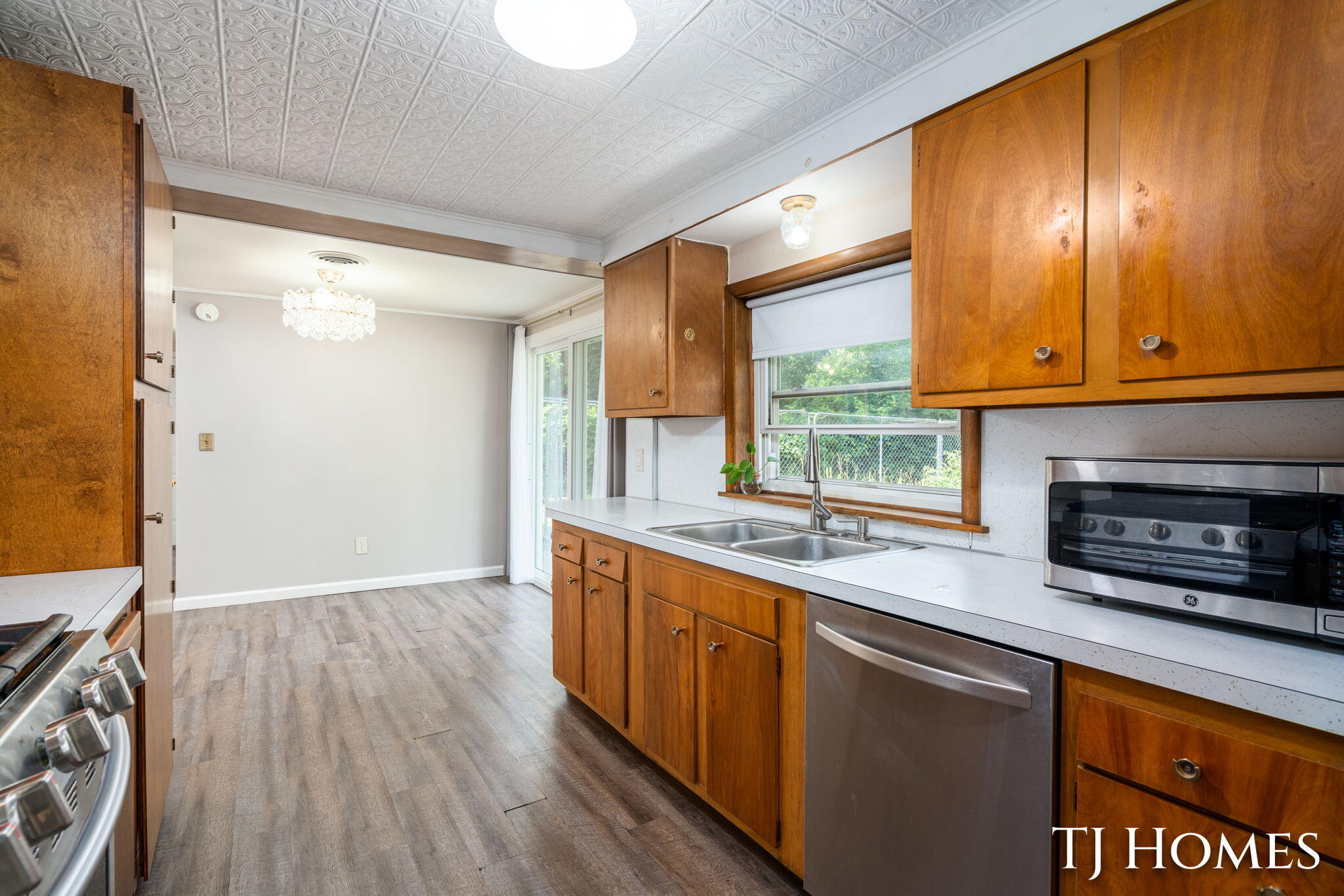 2215 Maguire Avenue NE Grand Rapids MI 49525