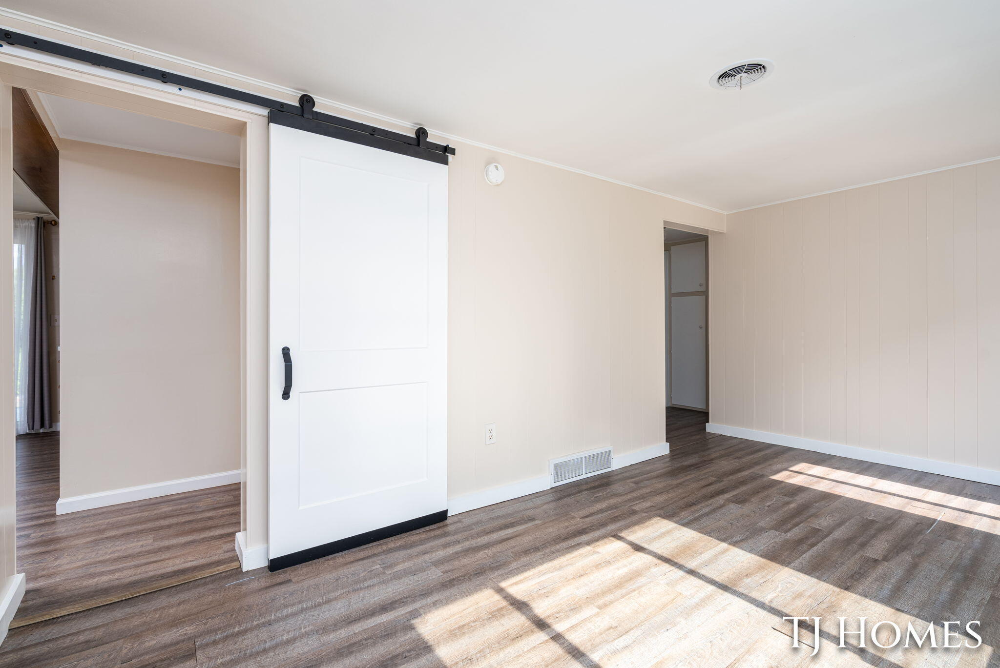 2215 Maguire Avenue NE Grand Rapids MI 49525