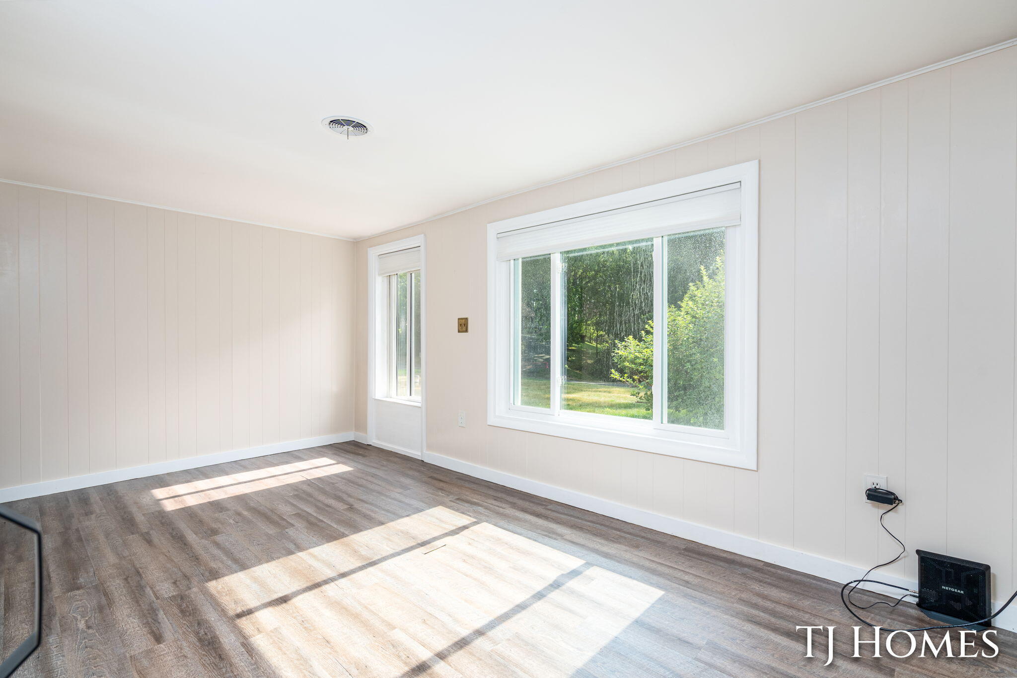 2215 Maguire Avenue NE Grand Rapids MI 49525