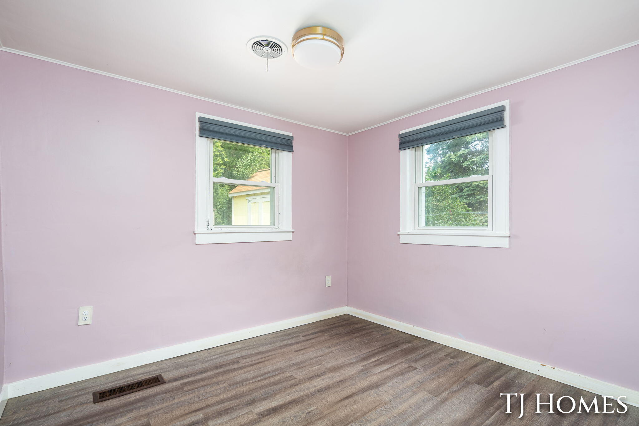 2215 Maguire Avenue NE Grand Rapids MI 49525