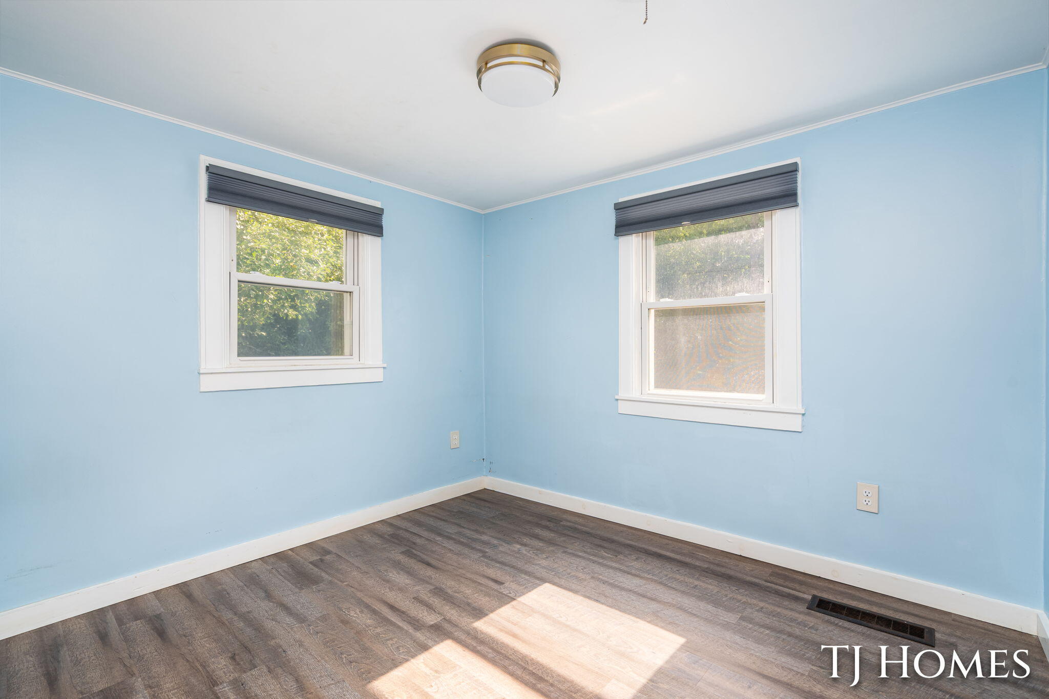 2215 Maguire Avenue NE Grand Rapids MI 49525