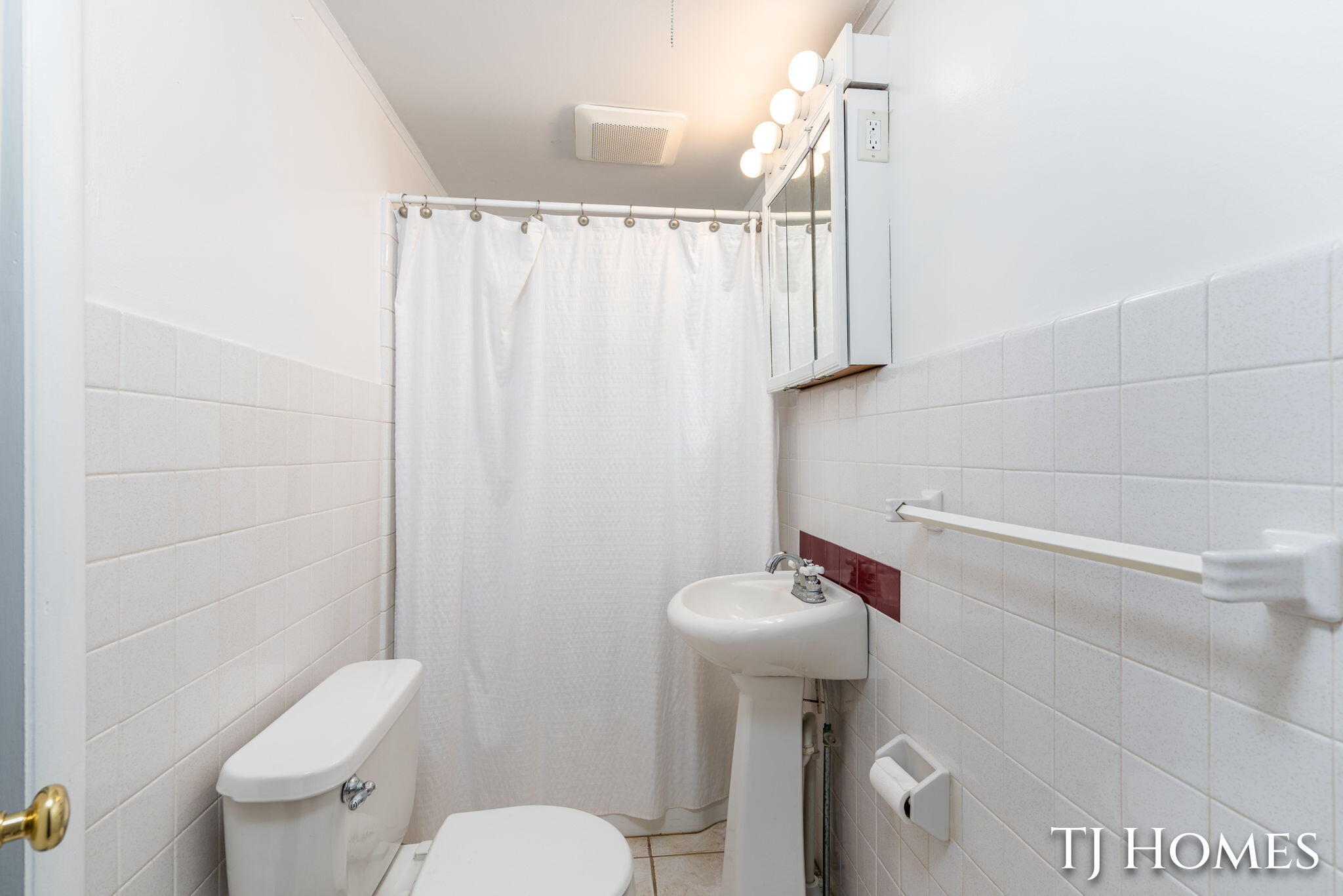2215 Maguire Avenue NE Grand Rapids MI 49525