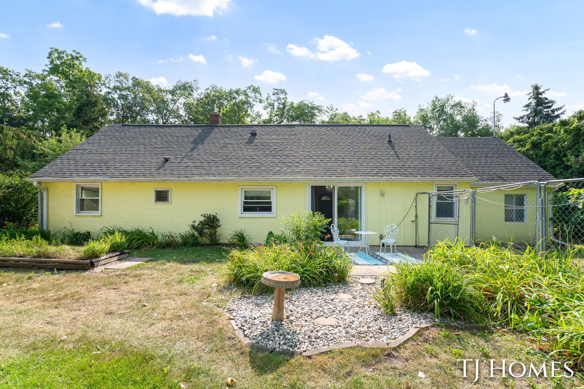2215 Maguire Avenue NE Grand Rapids MI 49525