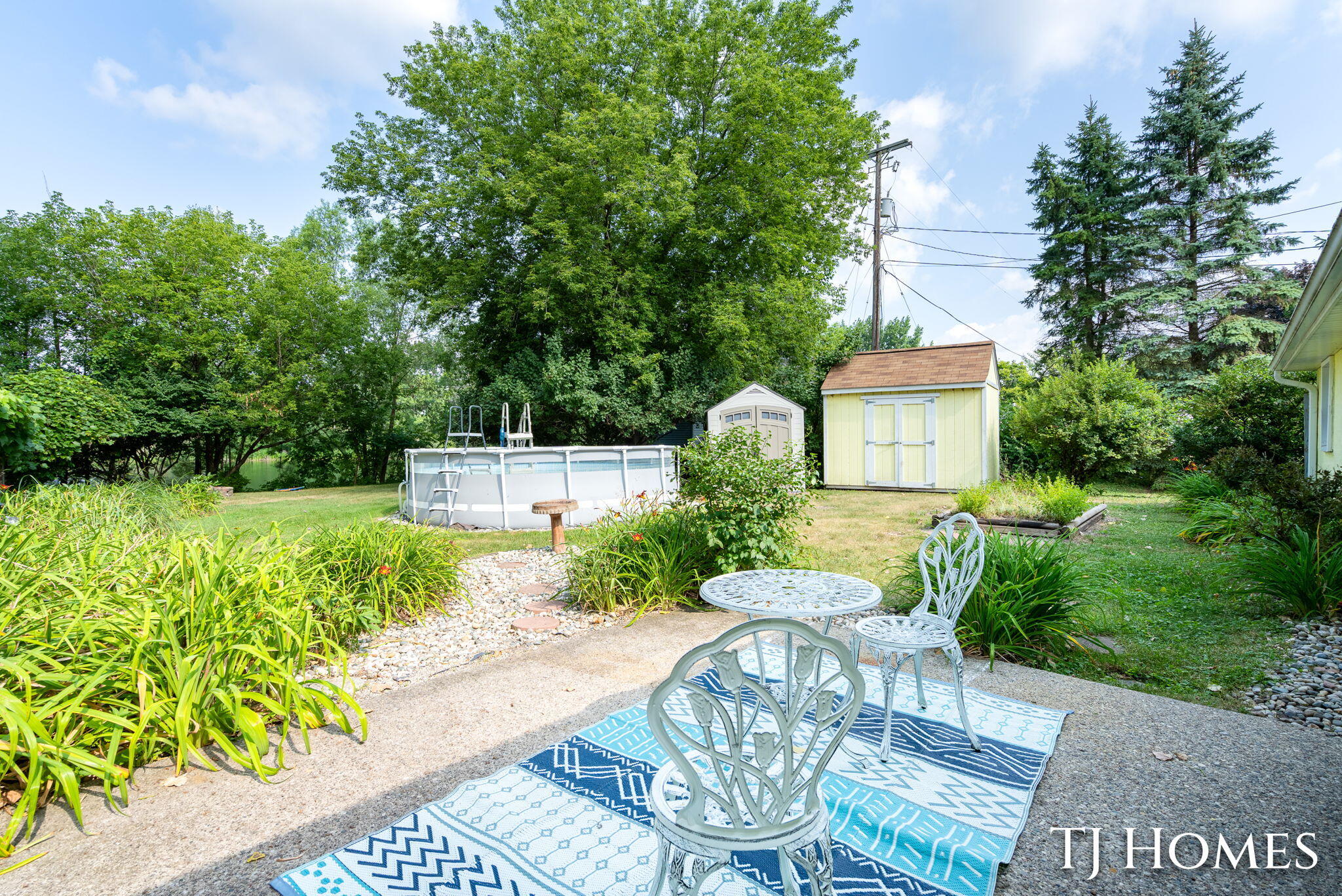 2215 Maguire Avenue NE Grand Rapids MI 49525