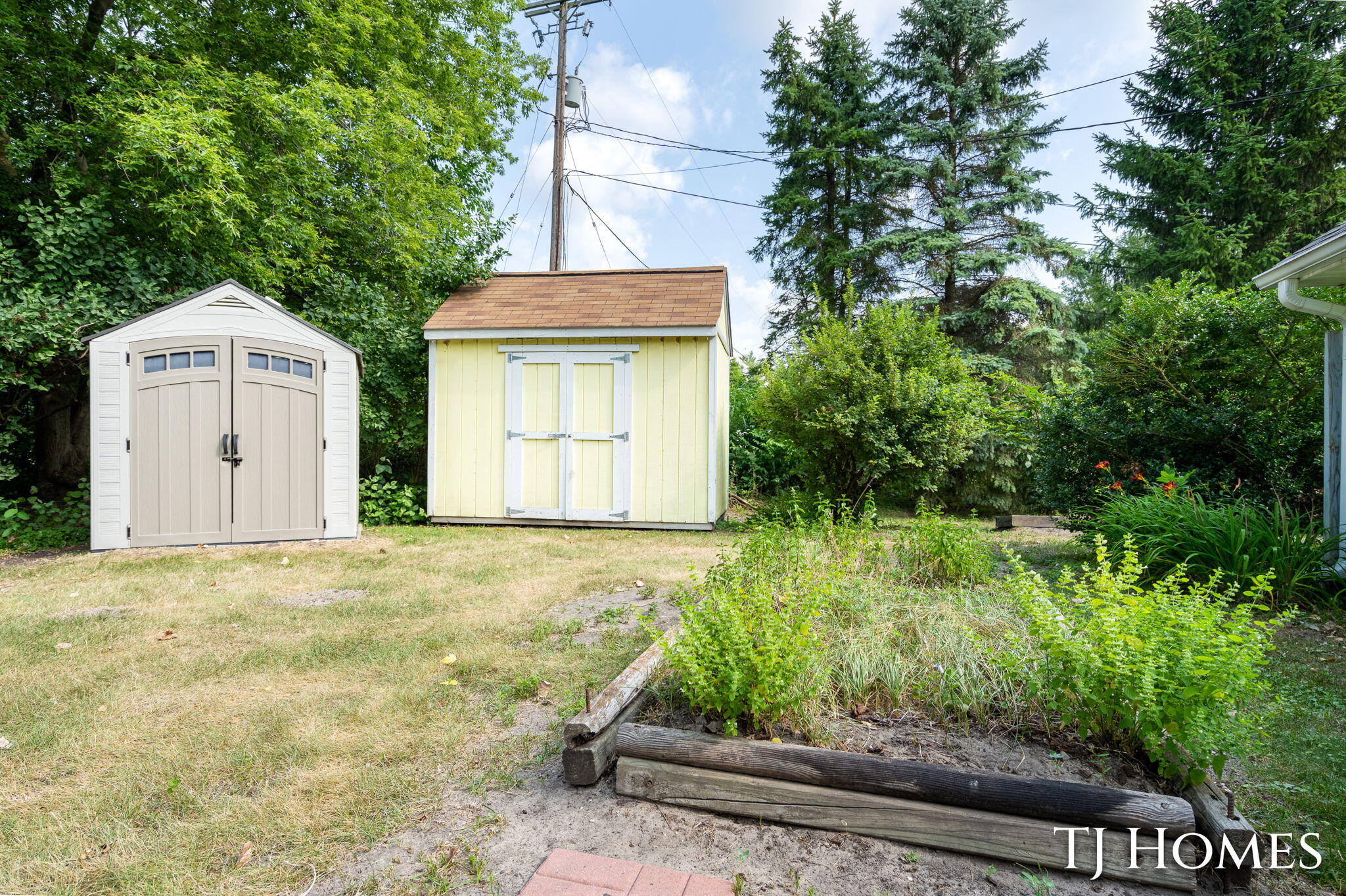 2215 Maguire Avenue NE Grand Rapids MI 49525
