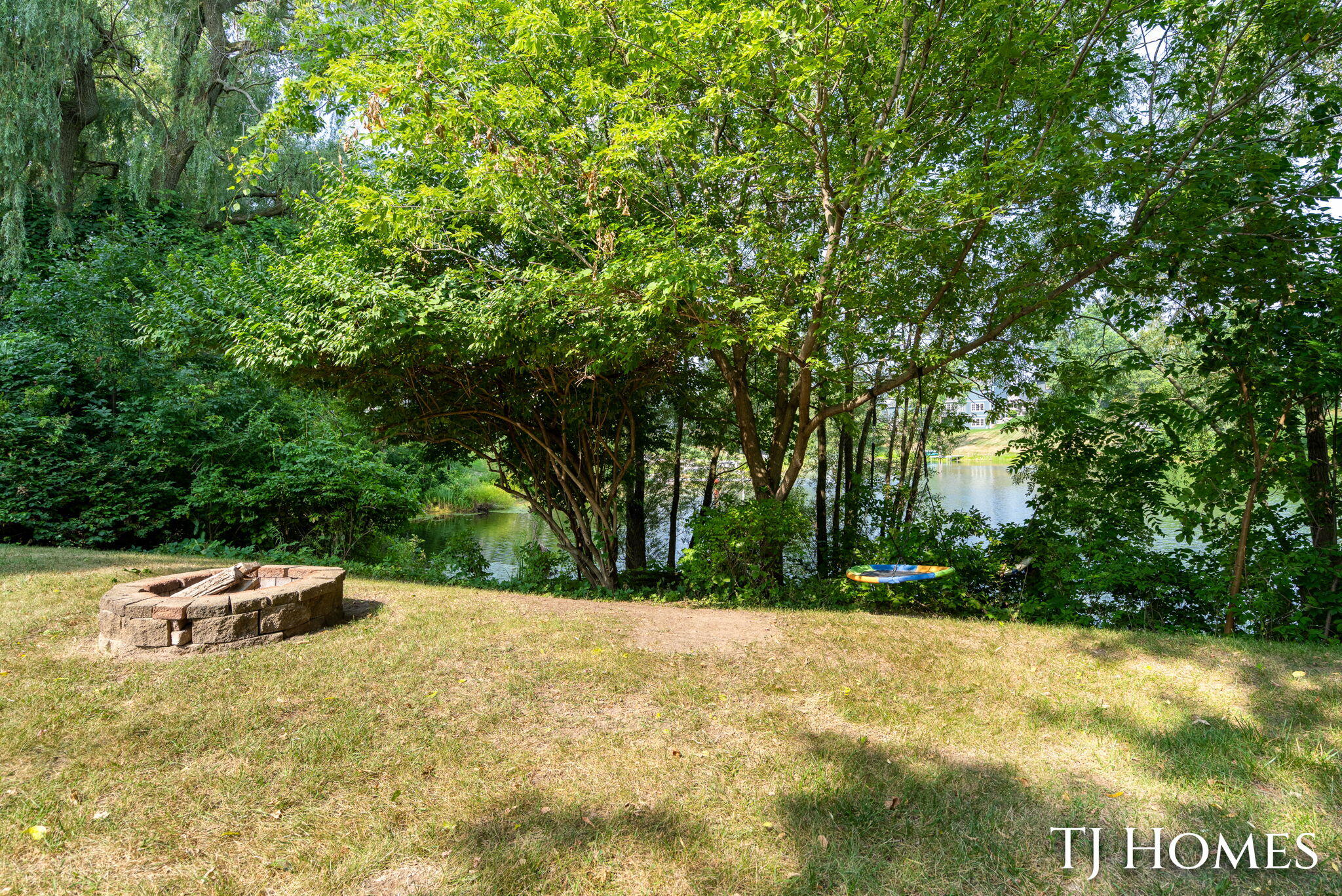 2215 Maguire Avenue NE Grand Rapids MI 49525