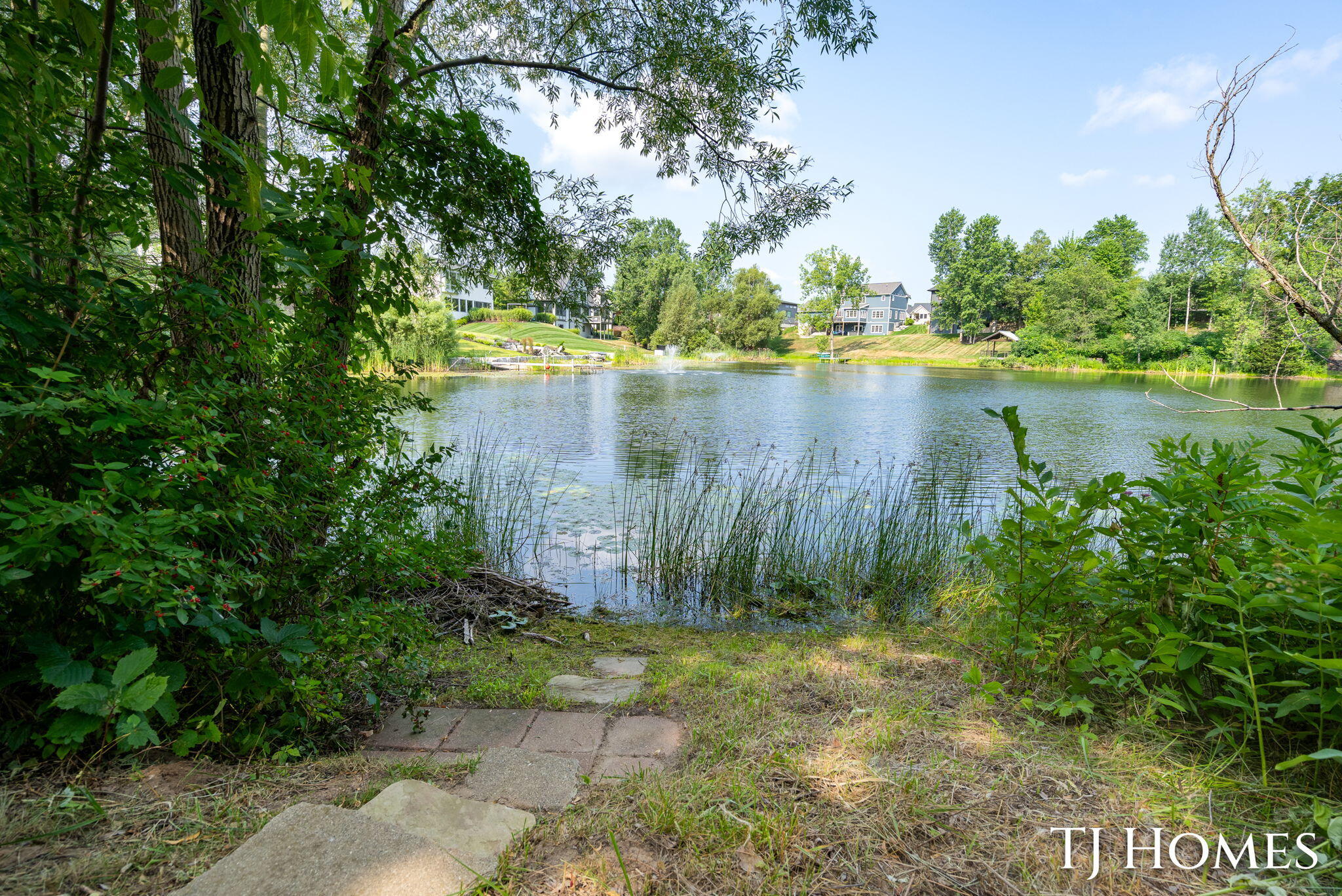 2215 Maguire Avenue NE Grand Rapids MI 49525