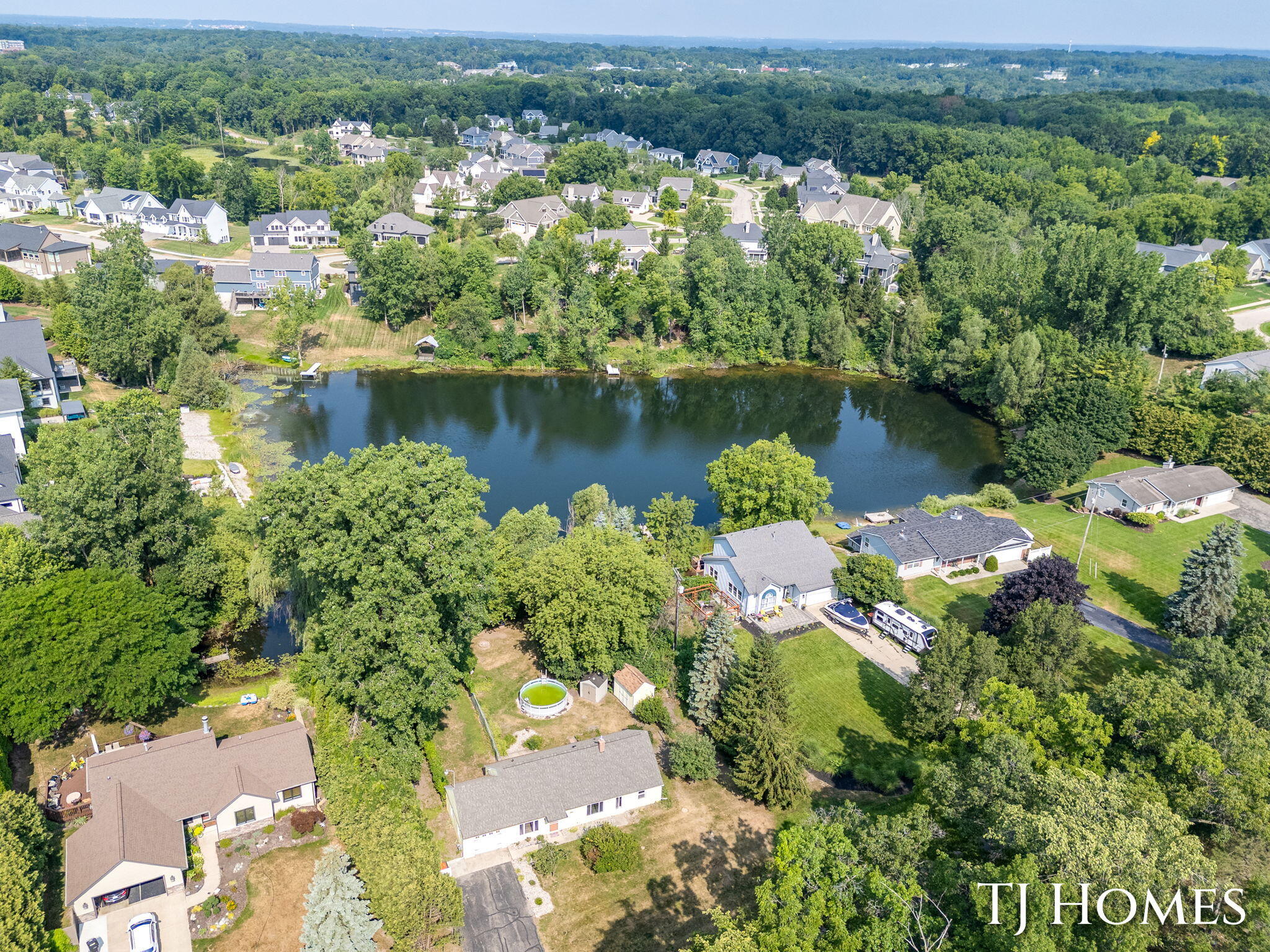 2215 Maguire Avenue NE Grand Rapids MI 49525