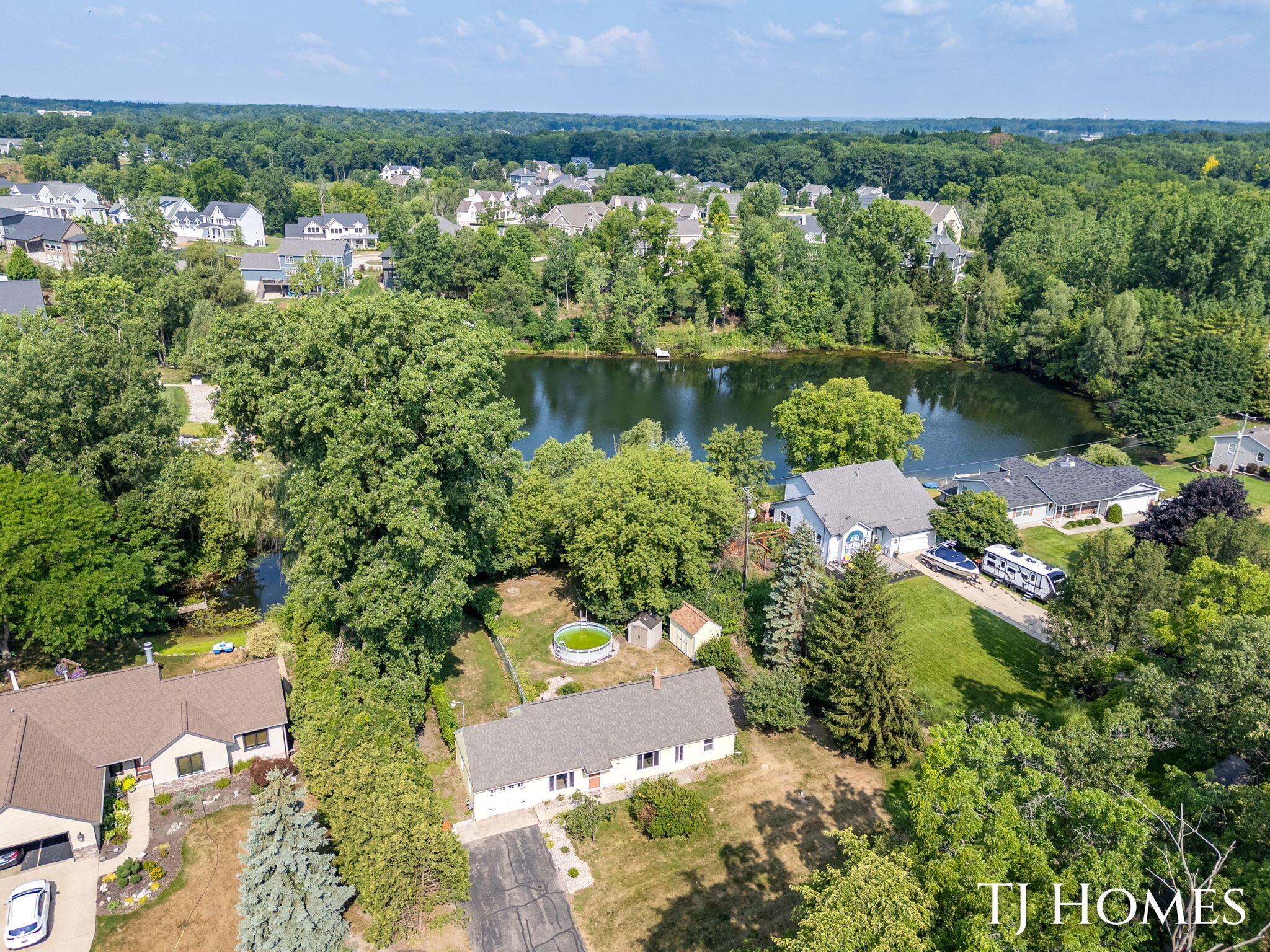 2215 Maguire Avenue NE Grand Rapids MI 49525