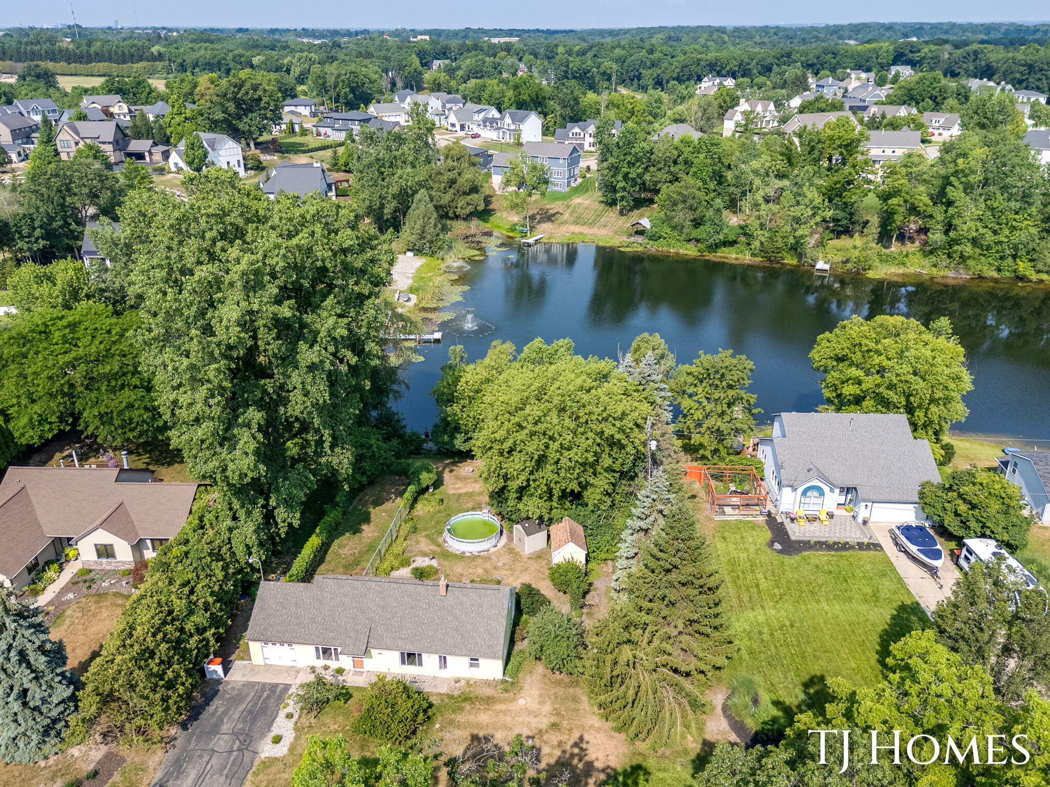 2215 Maguire Avenue NE Grand Rapids MI 49525