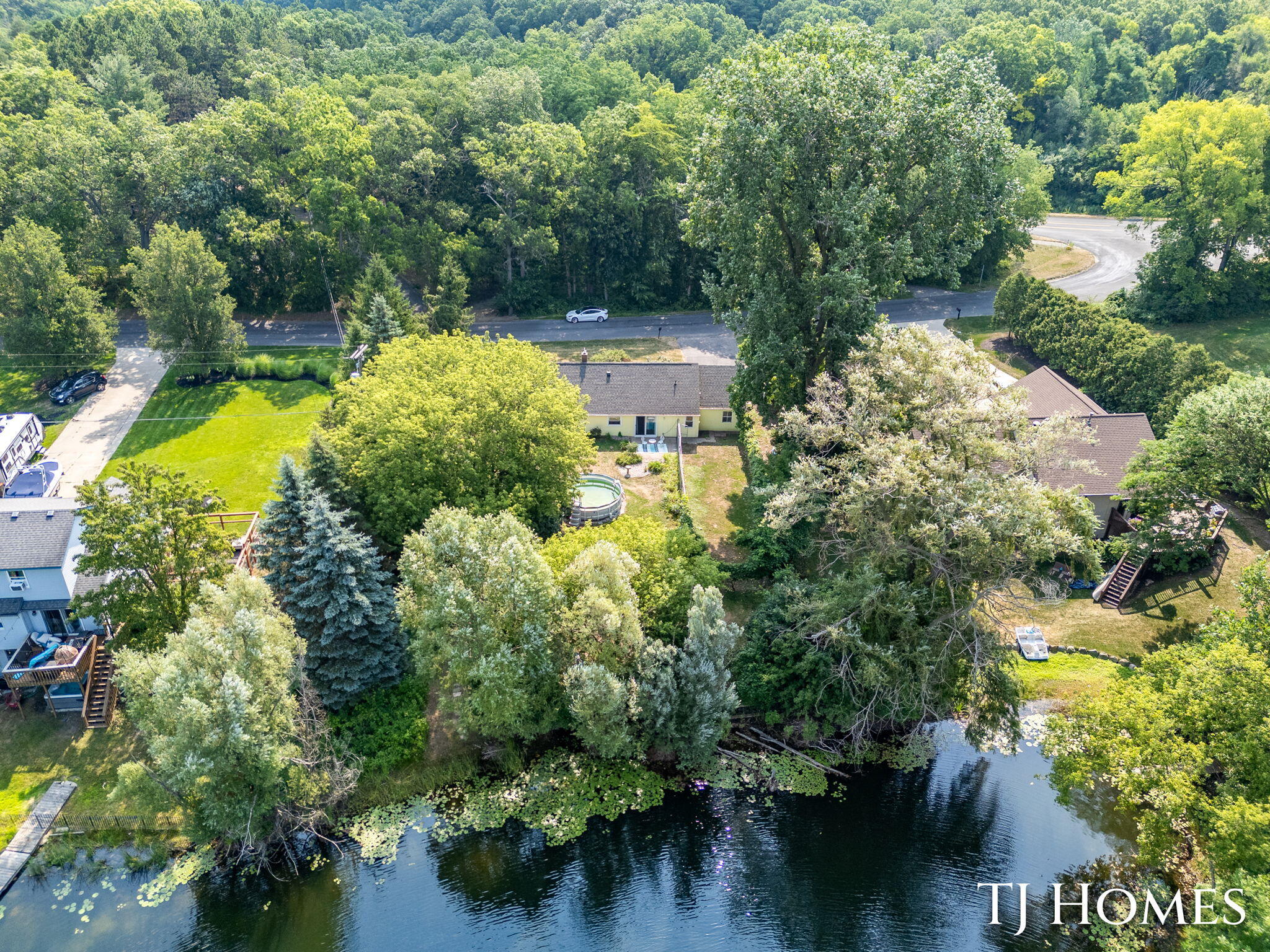 2215 Maguire Avenue NE Grand Rapids MI 49525