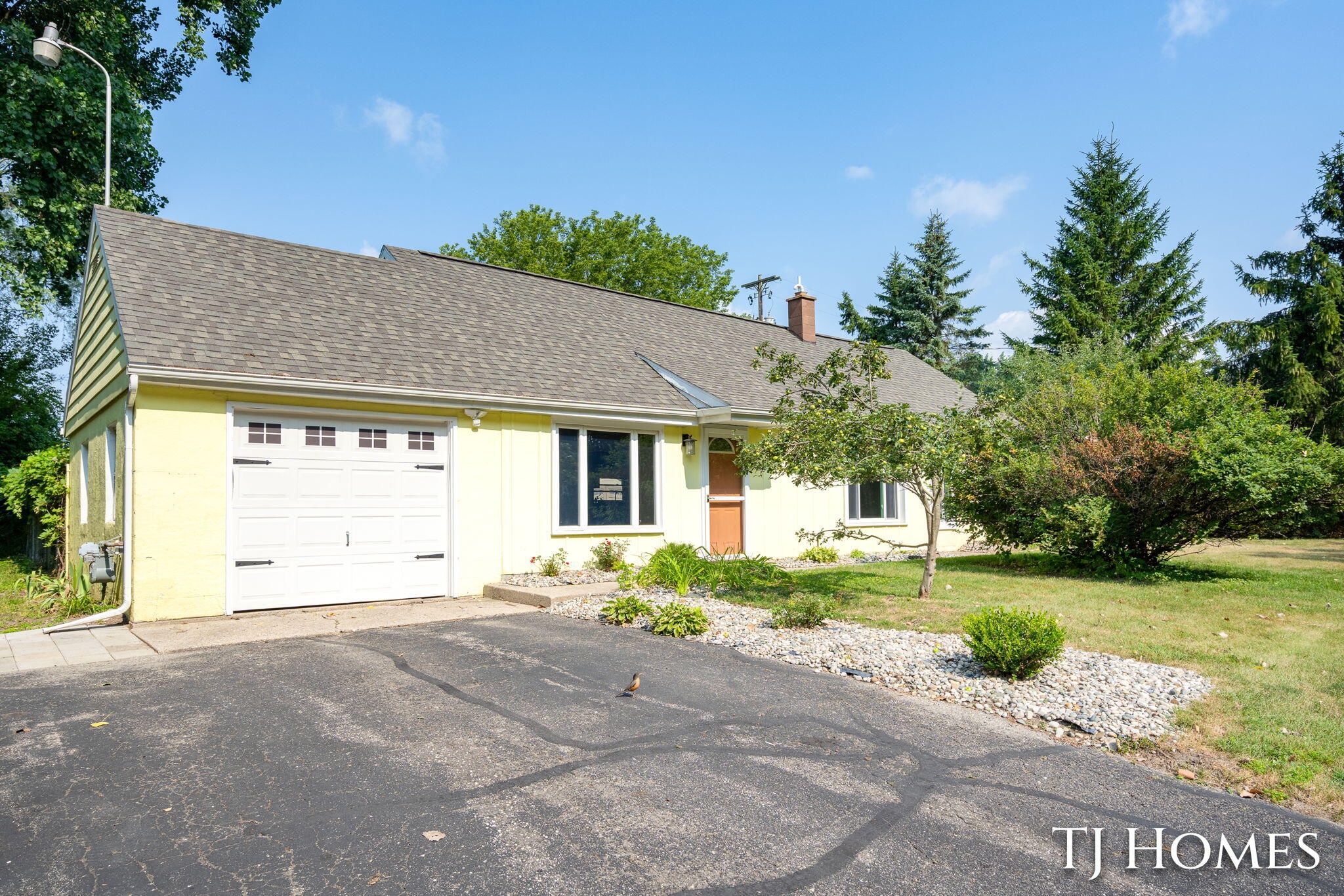 2215 Maguire Avenue NE Grand Rapids MI 49525
