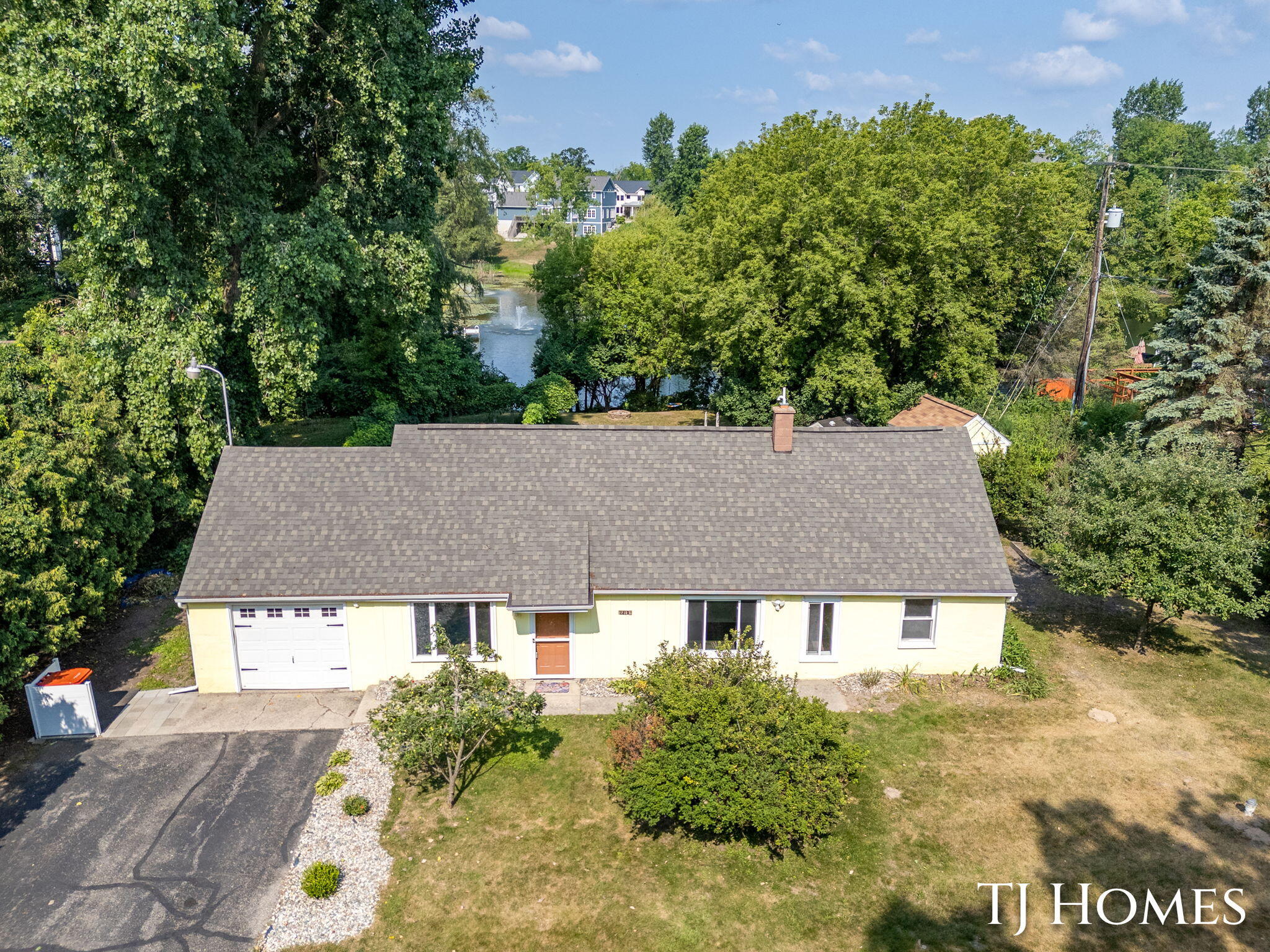 2215 Maguire Avenue NE Grand Rapids MI 49525