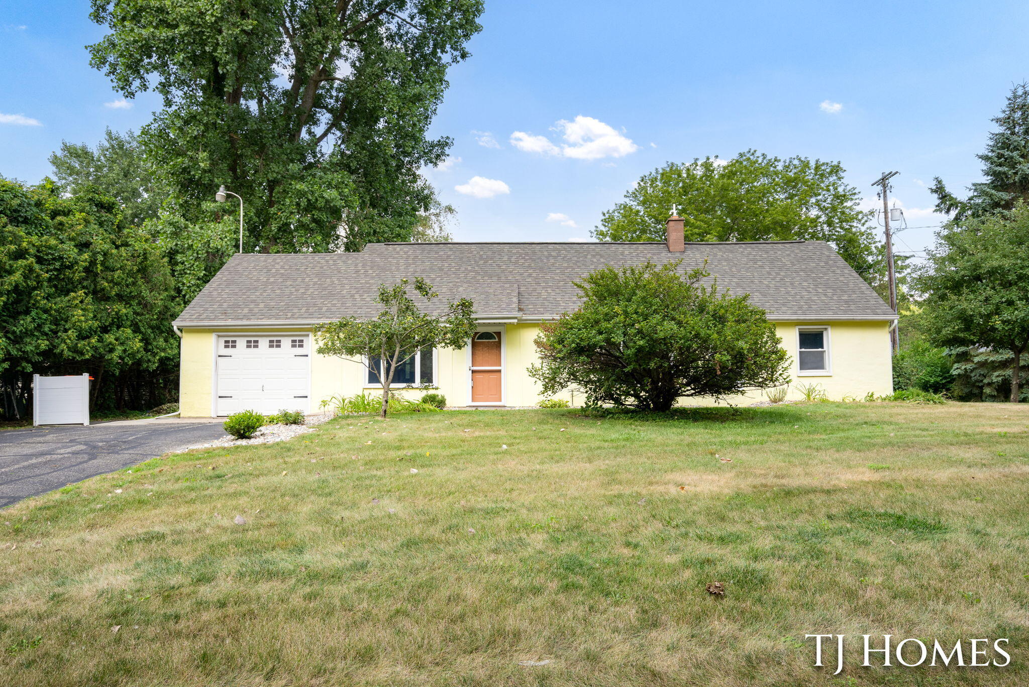 2215 Maguire Avenue NE Grand Rapids MI 49525