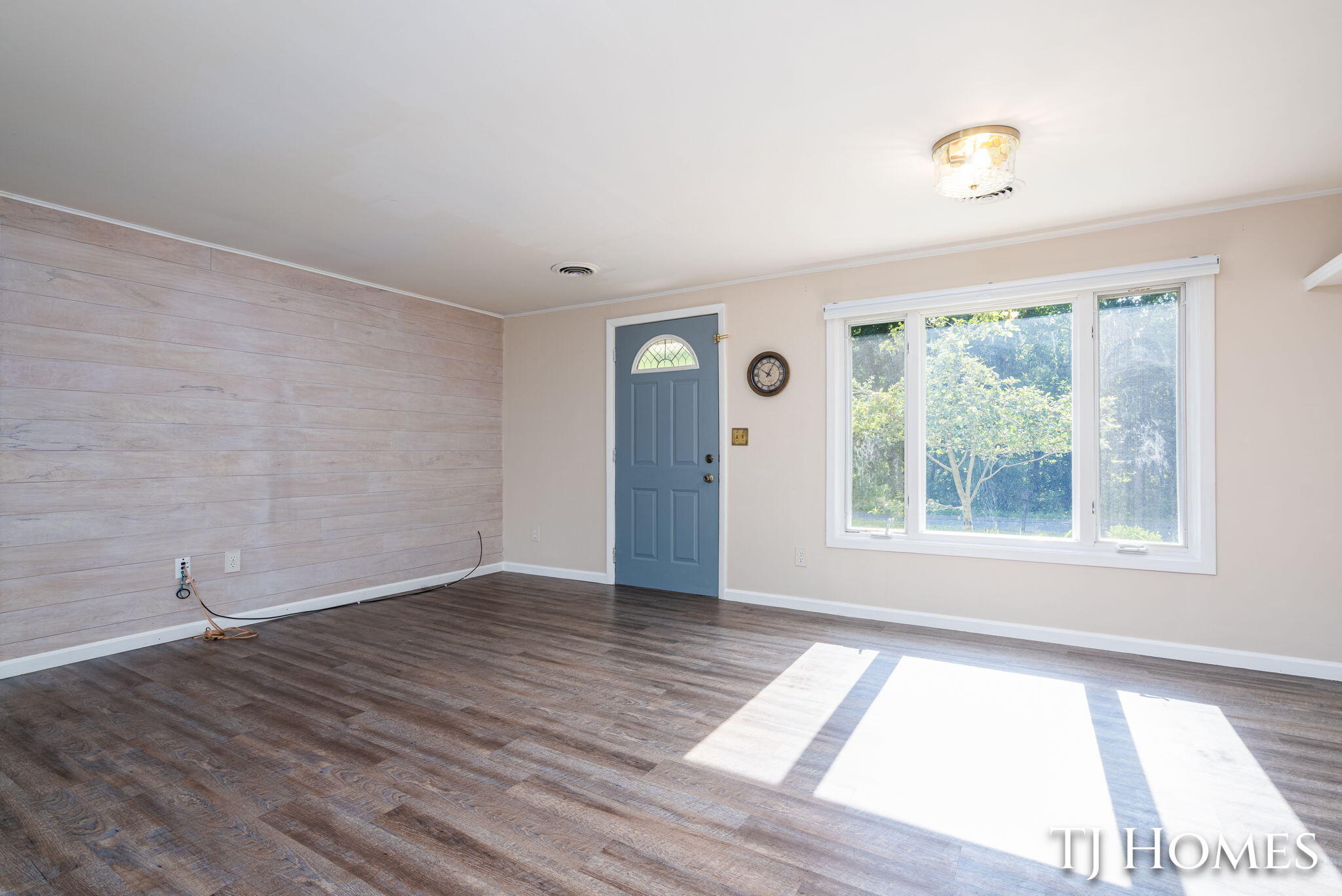 2215 Maguire Avenue NE Grand Rapids MI 49525