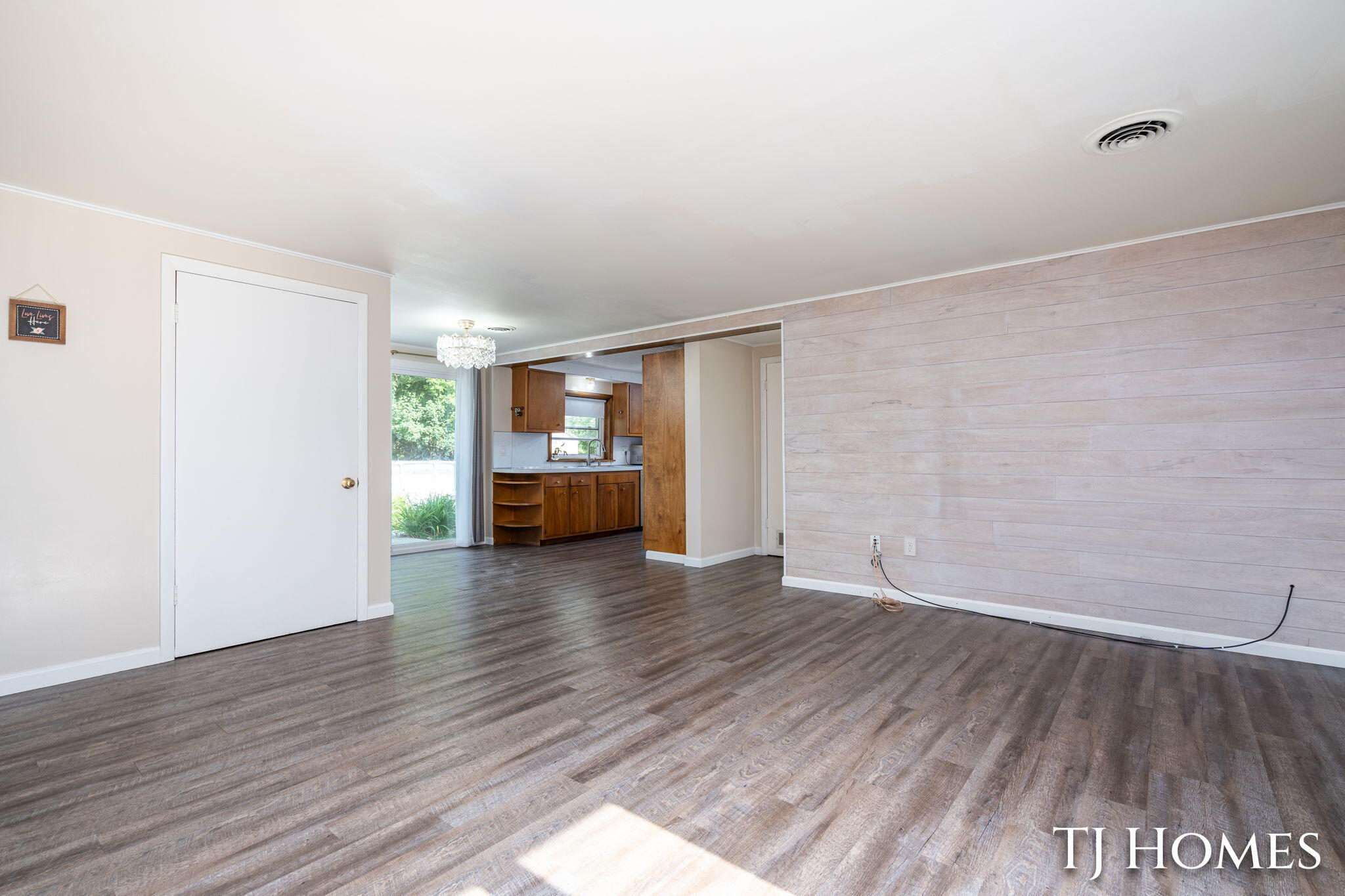 2215 Maguire Avenue NE Grand Rapids MI 49525