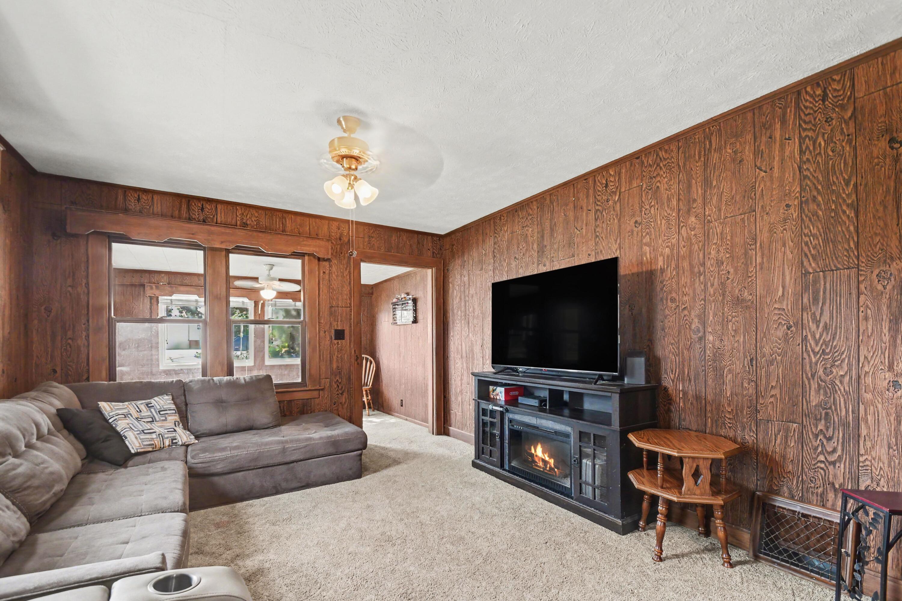 2413 N 5th Street Niles MI 49120