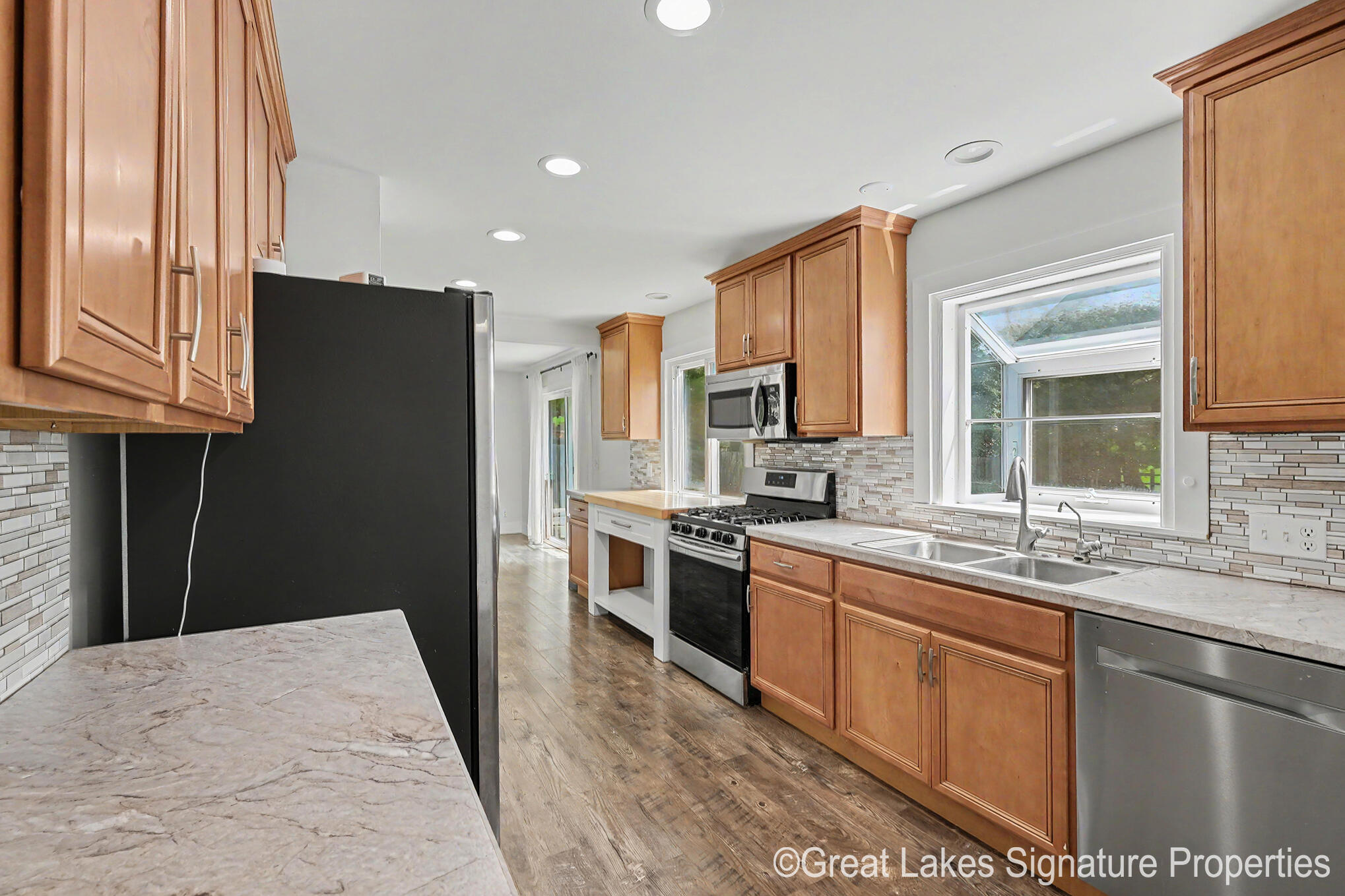 8282 Courtland Drive NE Rockford MI 49341
