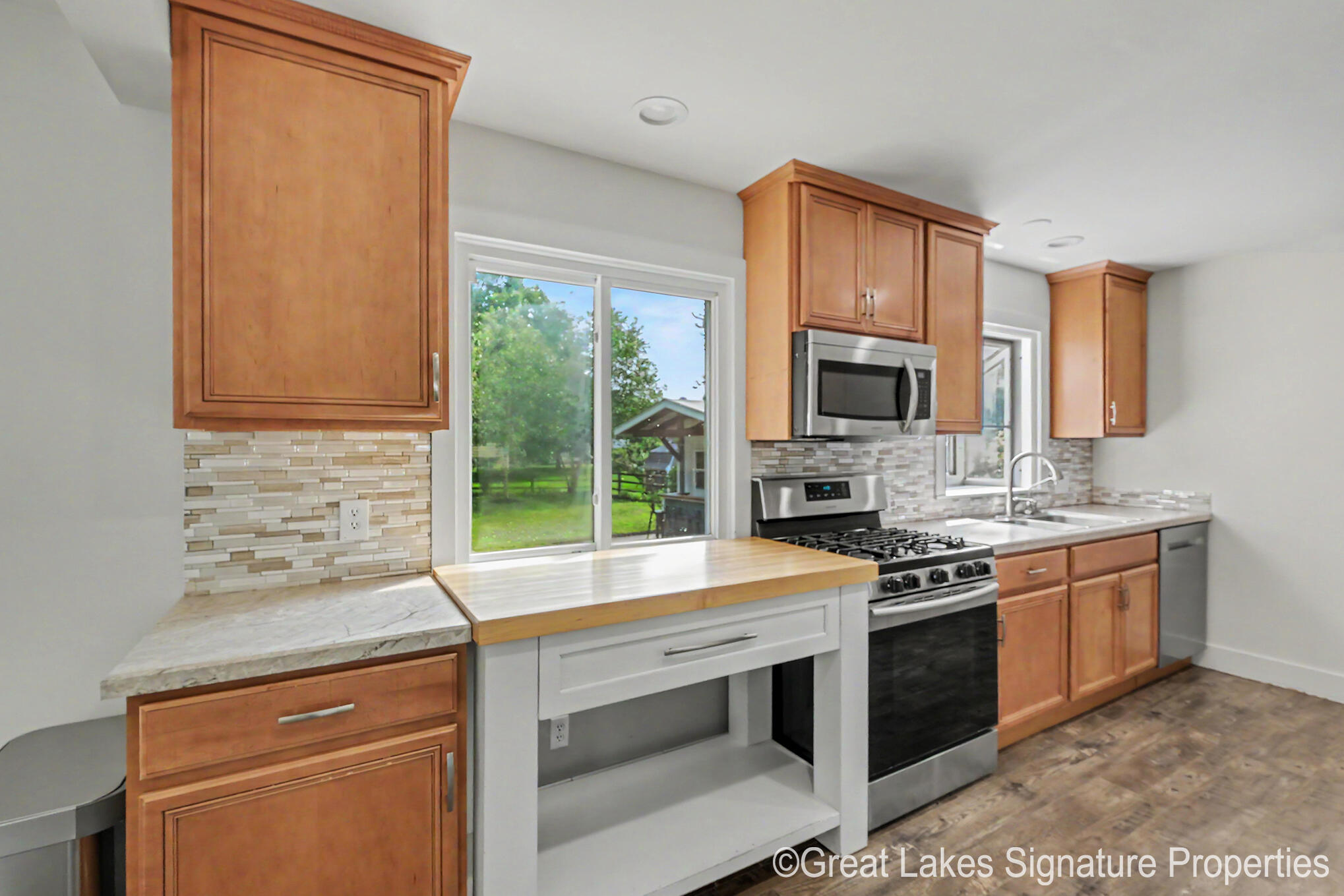 8282 Courtland Drive NE Rockford MI 49341