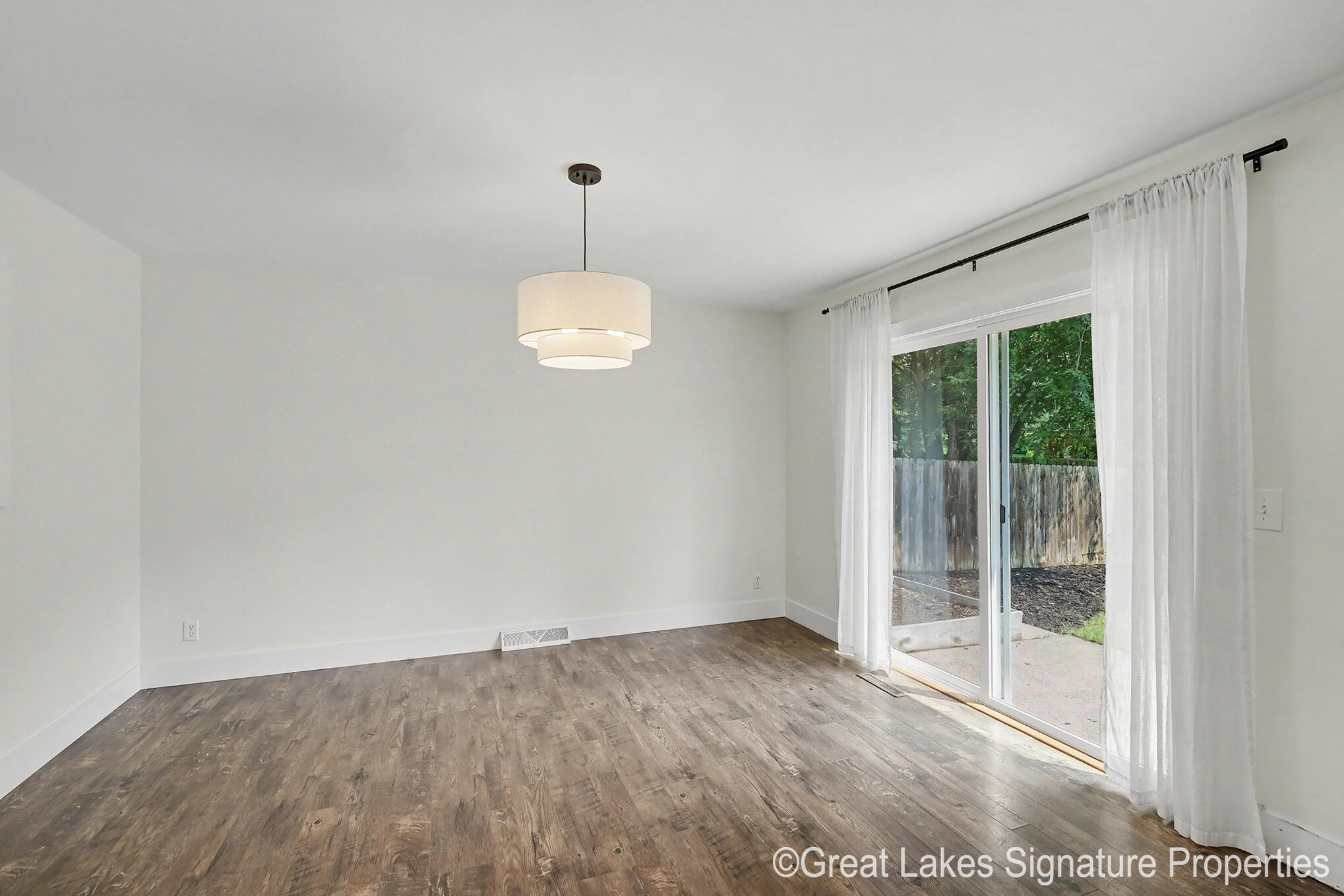 8282 Courtland Drive NE Rockford MI 49341