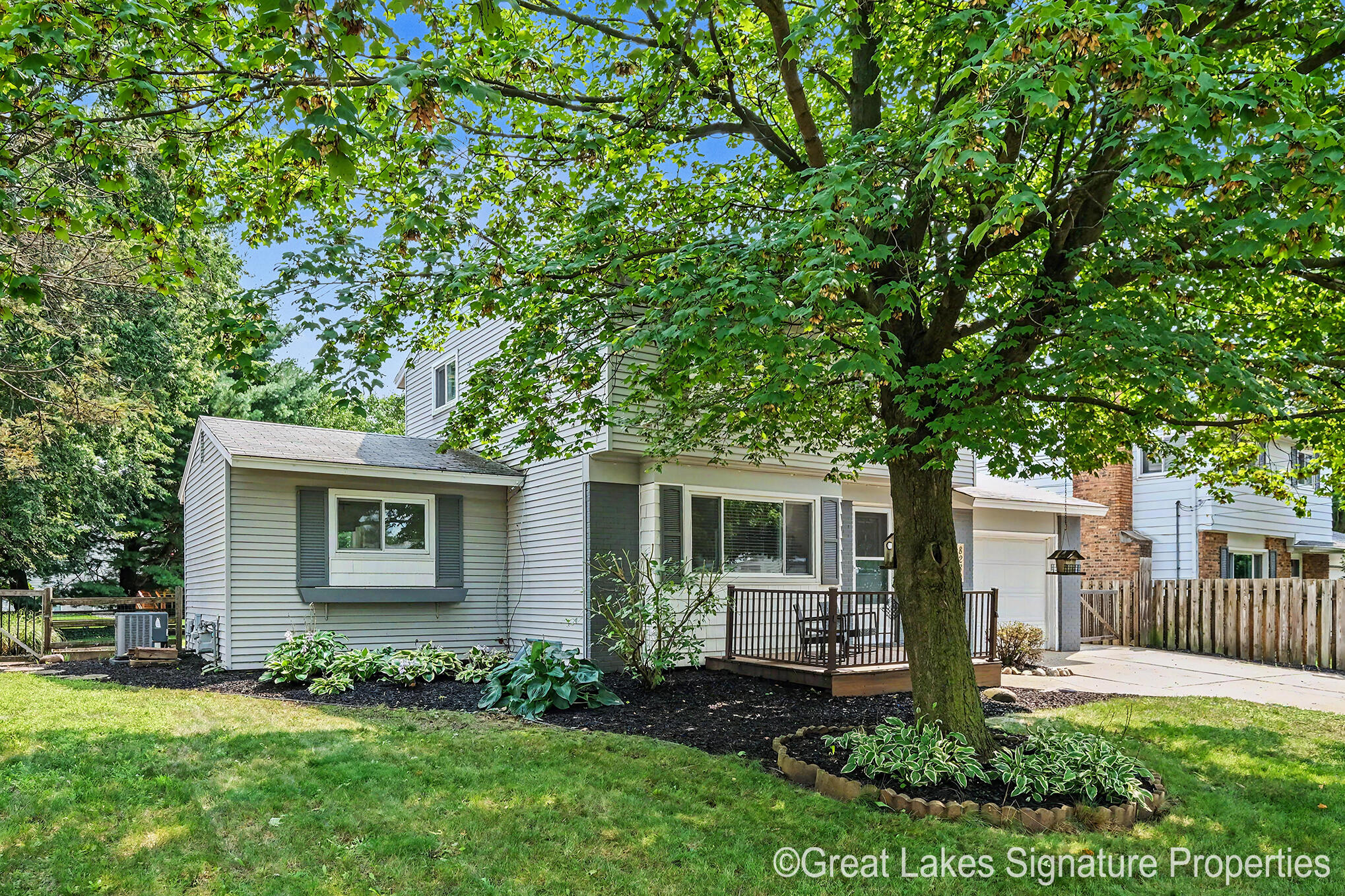 8282 Courtland Drive NE Rockford MI 49341