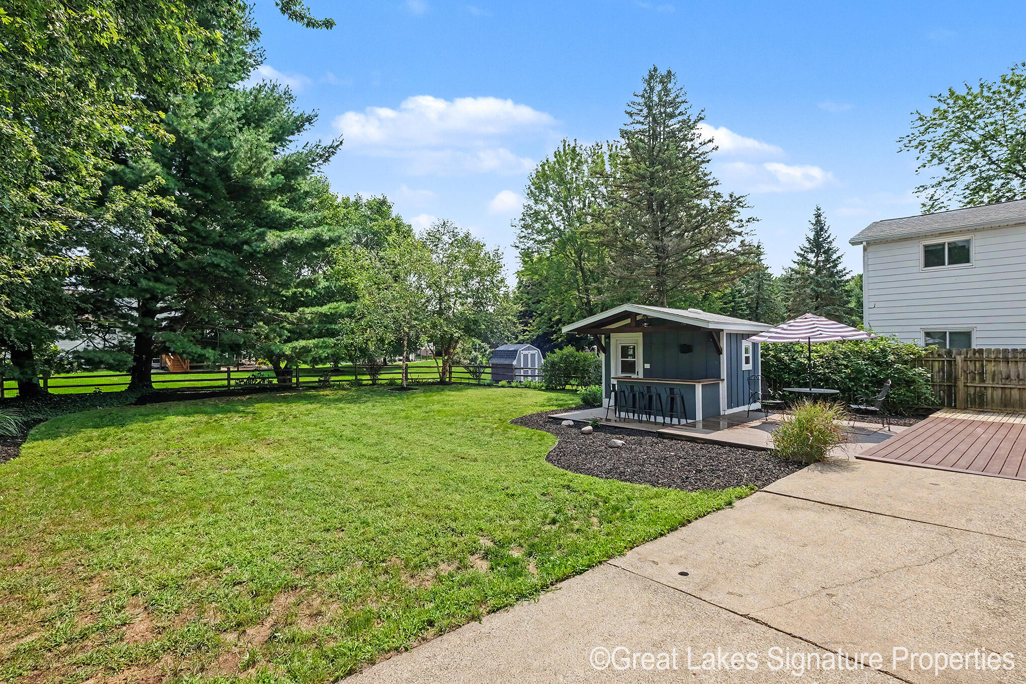 8282 Courtland Drive NE Rockford MI 49341