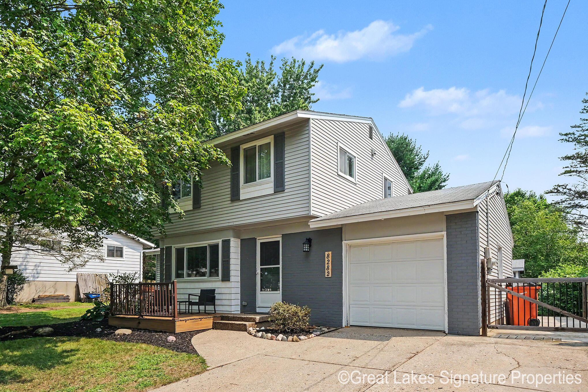 8282 Courtland Drive NE Rockford MI 49341