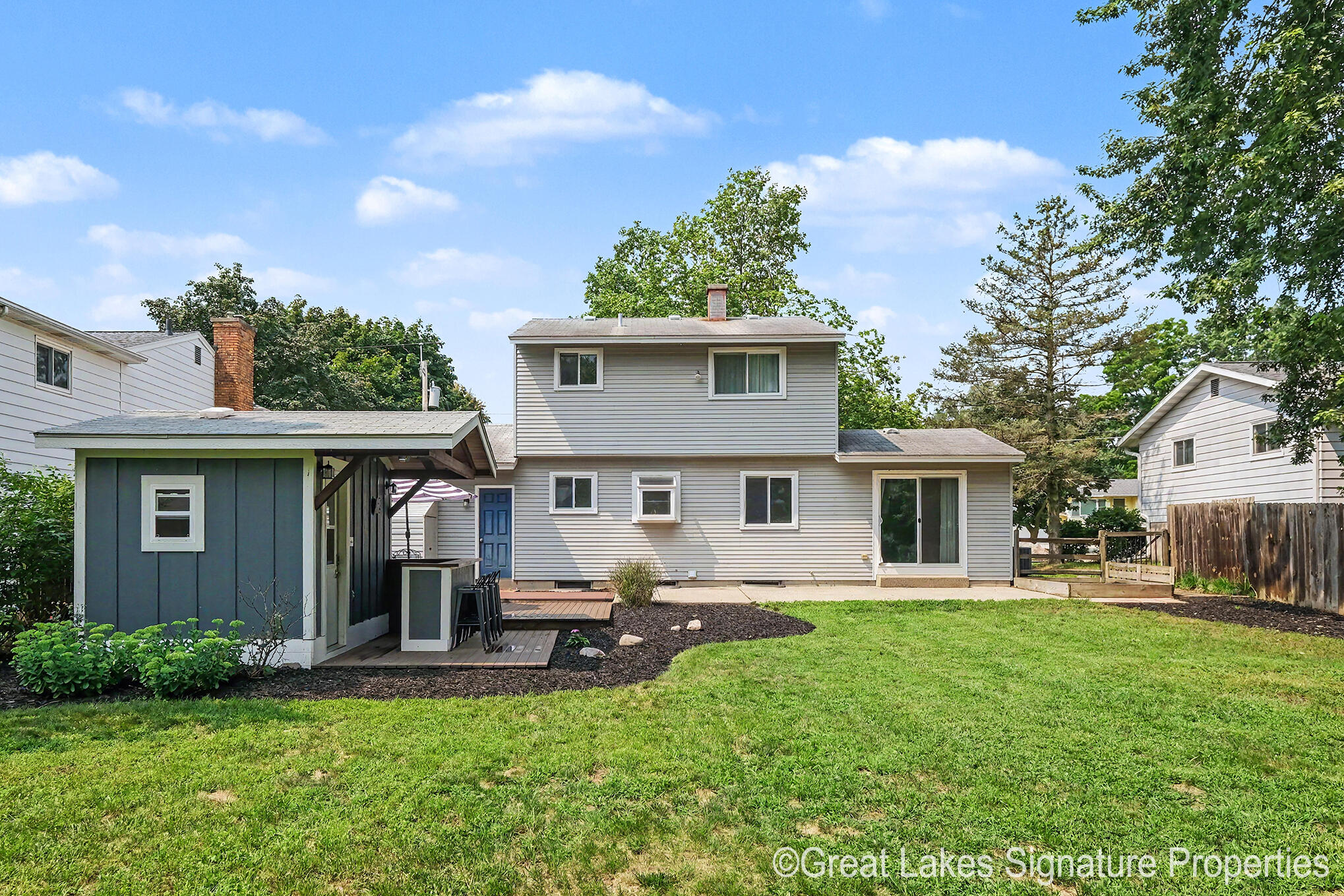 8282 Courtland Drive NE Rockford MI 49341