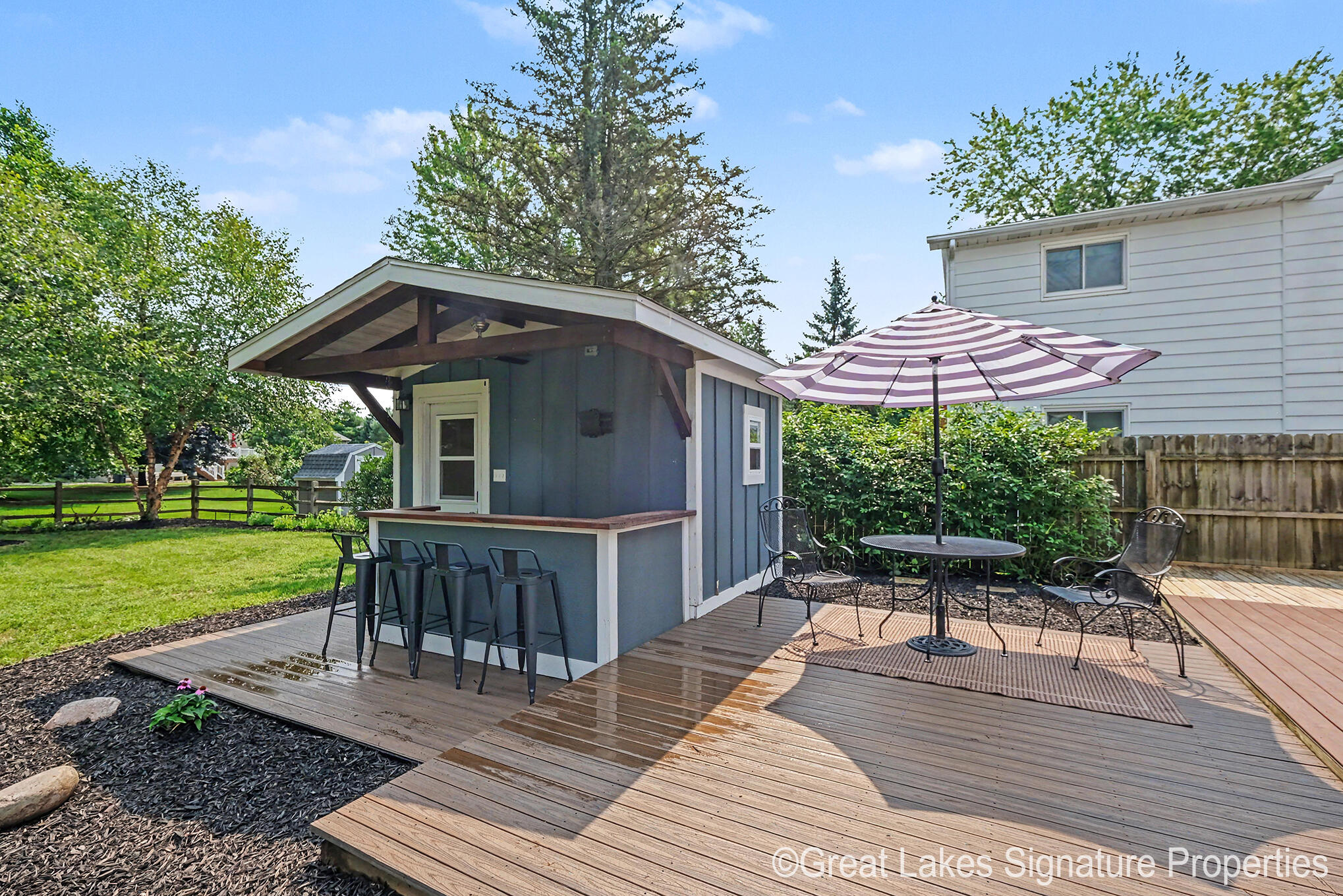 8282 Courtland Drive NE Rockford MI 49341