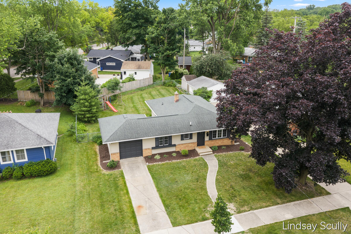 160 Boltwood Drive NE Grand Rapids MI 49505